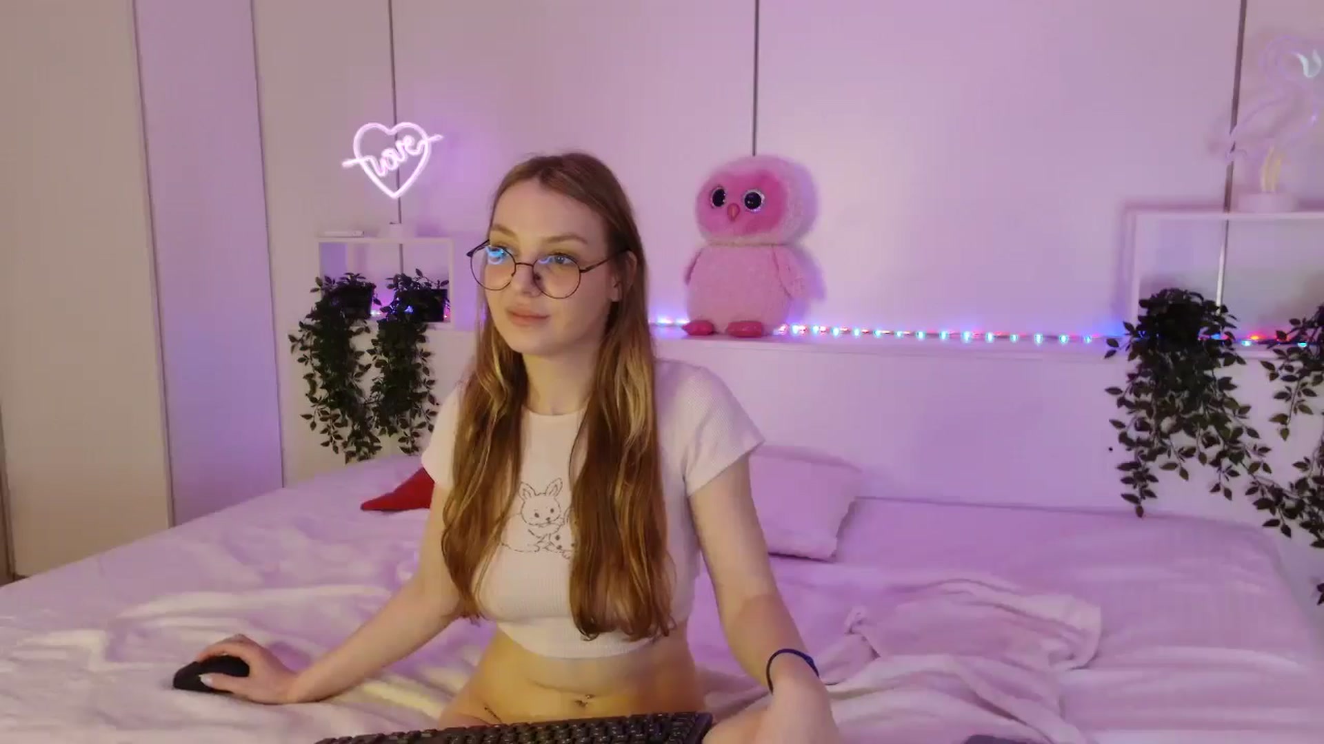 Gallery image thumbnail from sunshineEva_'s myfreecams stream on, 12/29/2024, 12:08 image 3 of 20