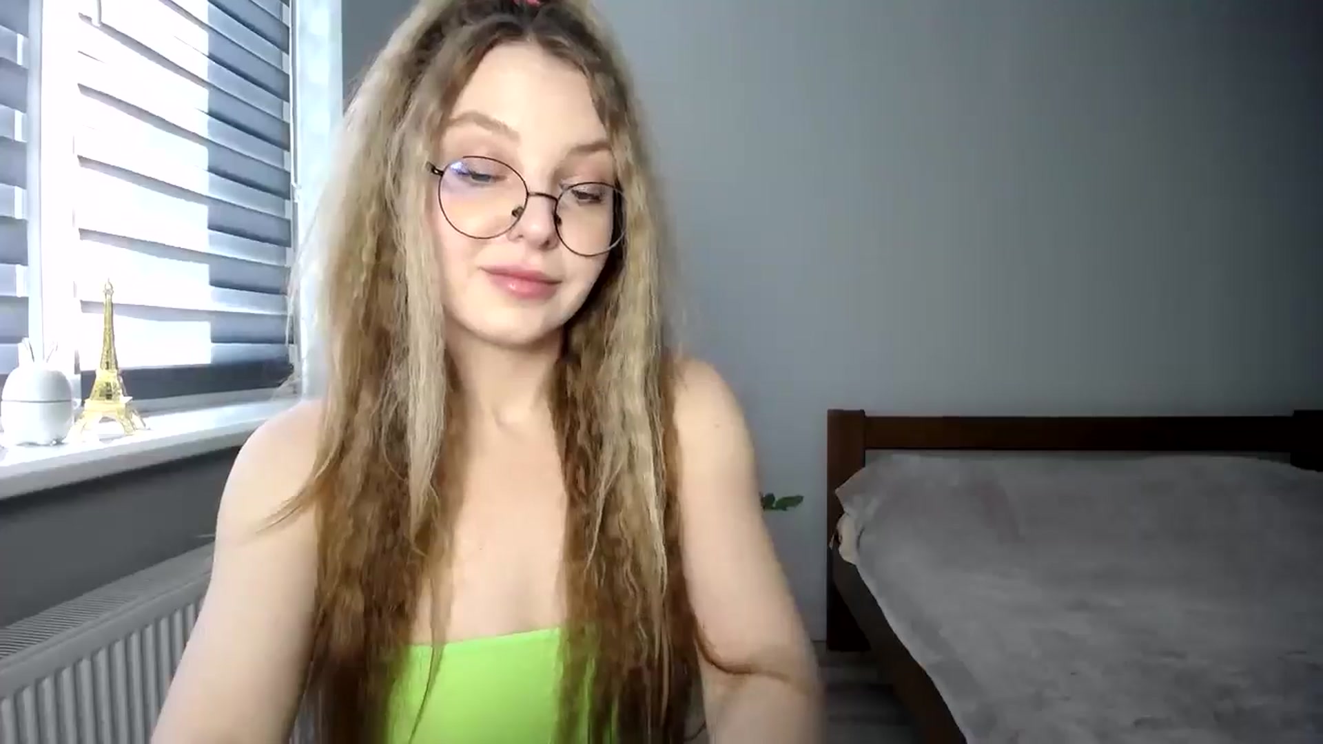 Gallery image thumbnail from sunshineEva_'s myfreecams stream on, 07/05/2025, 14:58 image 14 of 20