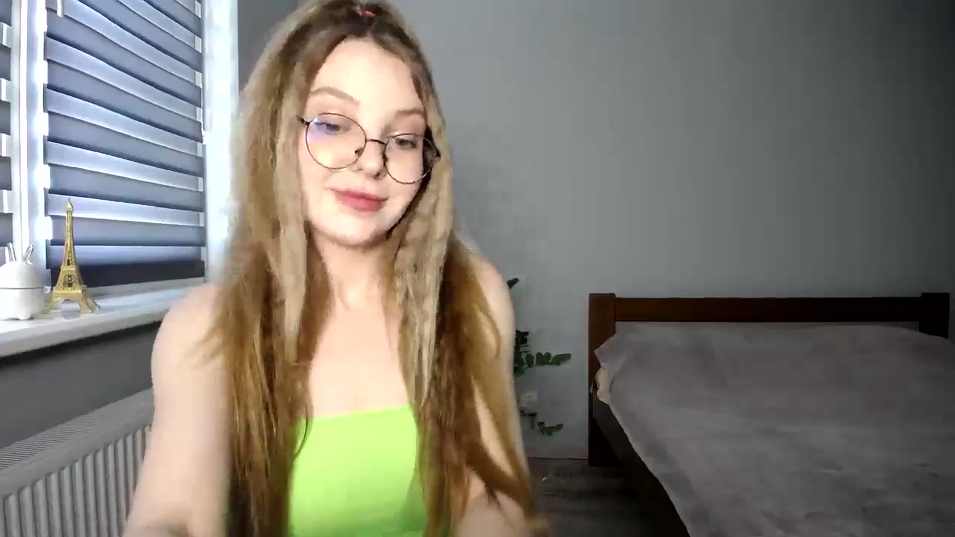 Gallery image thumbnail from sunshineEva_'s myfreecams stream on, 07/05/2025, 16:20 image 15 of 20