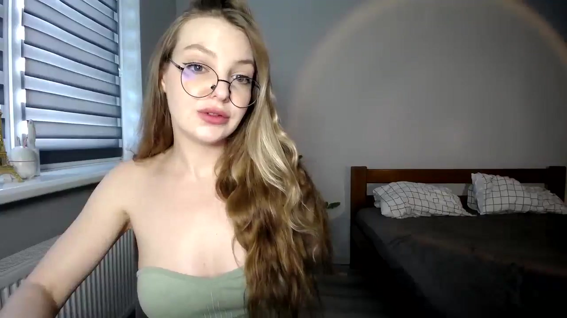 Gallery image thumbnail from sunshineEva_'s myfreecams stream on, 07/06/2025, 16:40 image 2 of 20