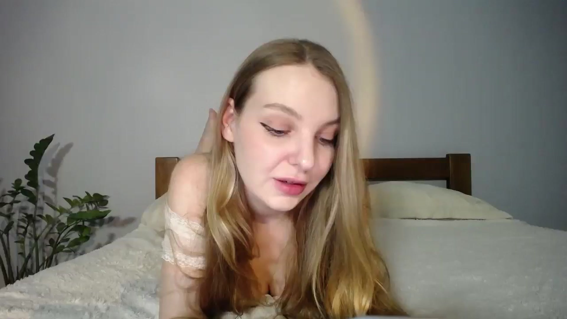 Gallery image thumbnail from sunshineEva_'s myfreecams stream on, 07/13/2025, 18:56 image 5 of 20