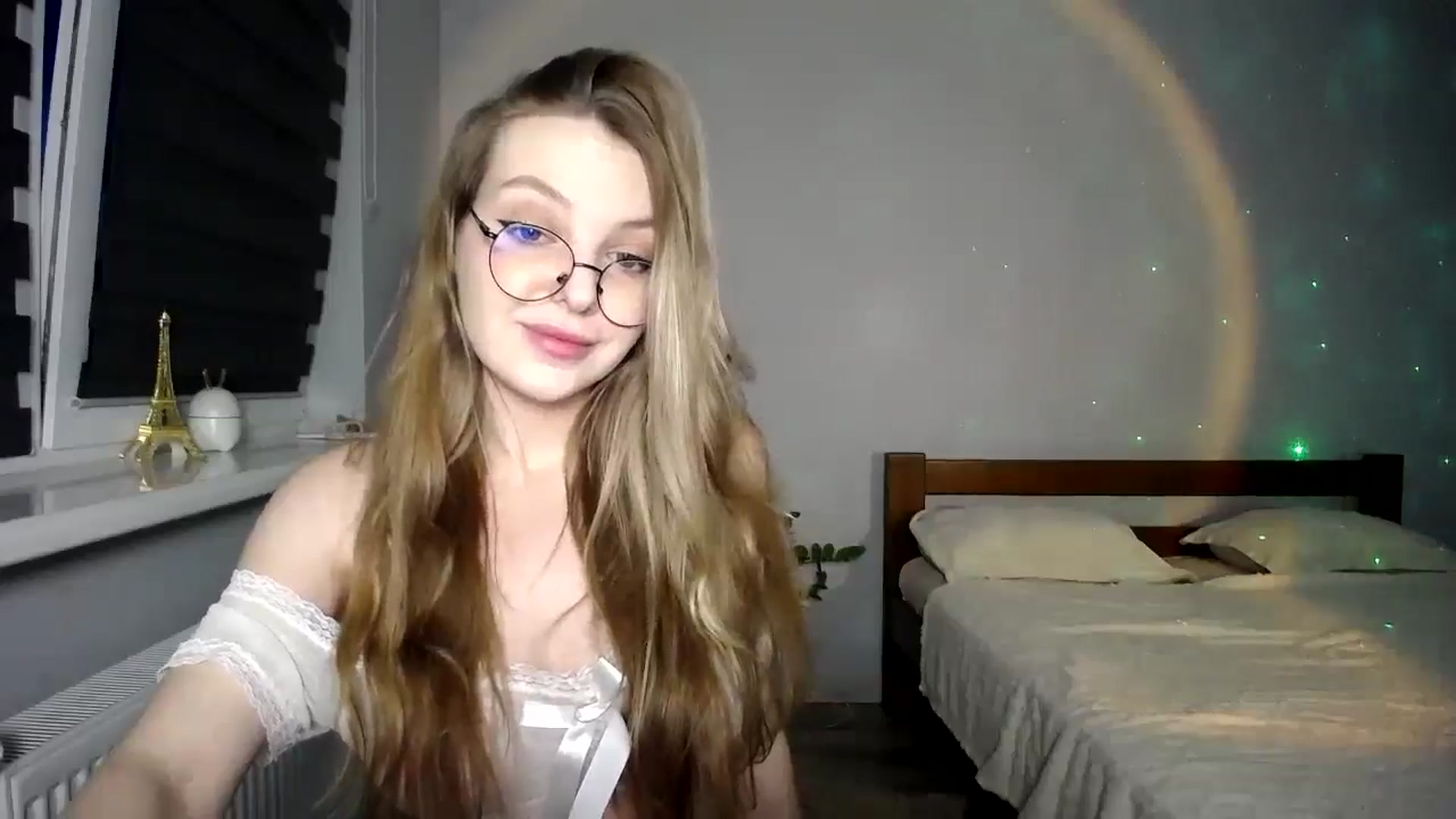 Gallery image thumbnail from sunshineEva_'s myfreecams stream on, 07/13/2025, 19:19 image 5 of 20