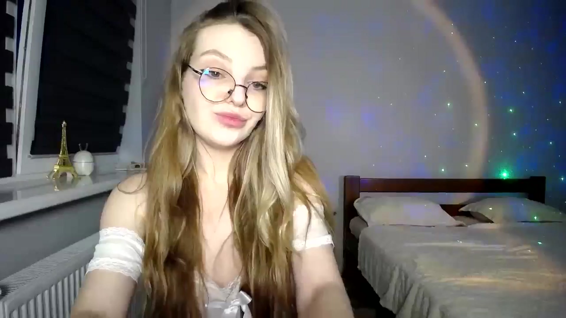 Gallery image thumbnail from sunshineEva_'s myfreecams stream on, 07/13/2025, 19:19 image 7 of 20