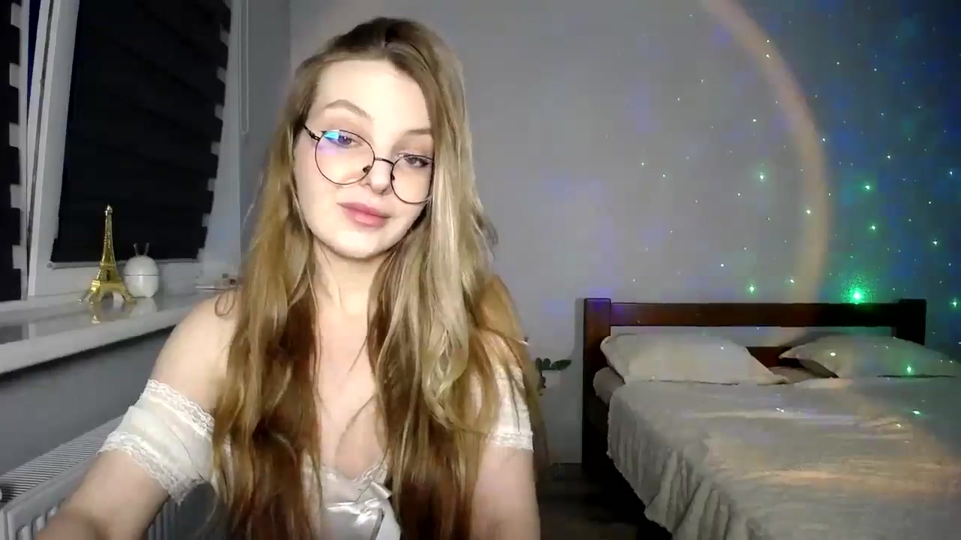 Gallery image thumbnail from sunshineEva_'s myfreecams stream on, 07/13/2025, 19:19 image 6 of 20