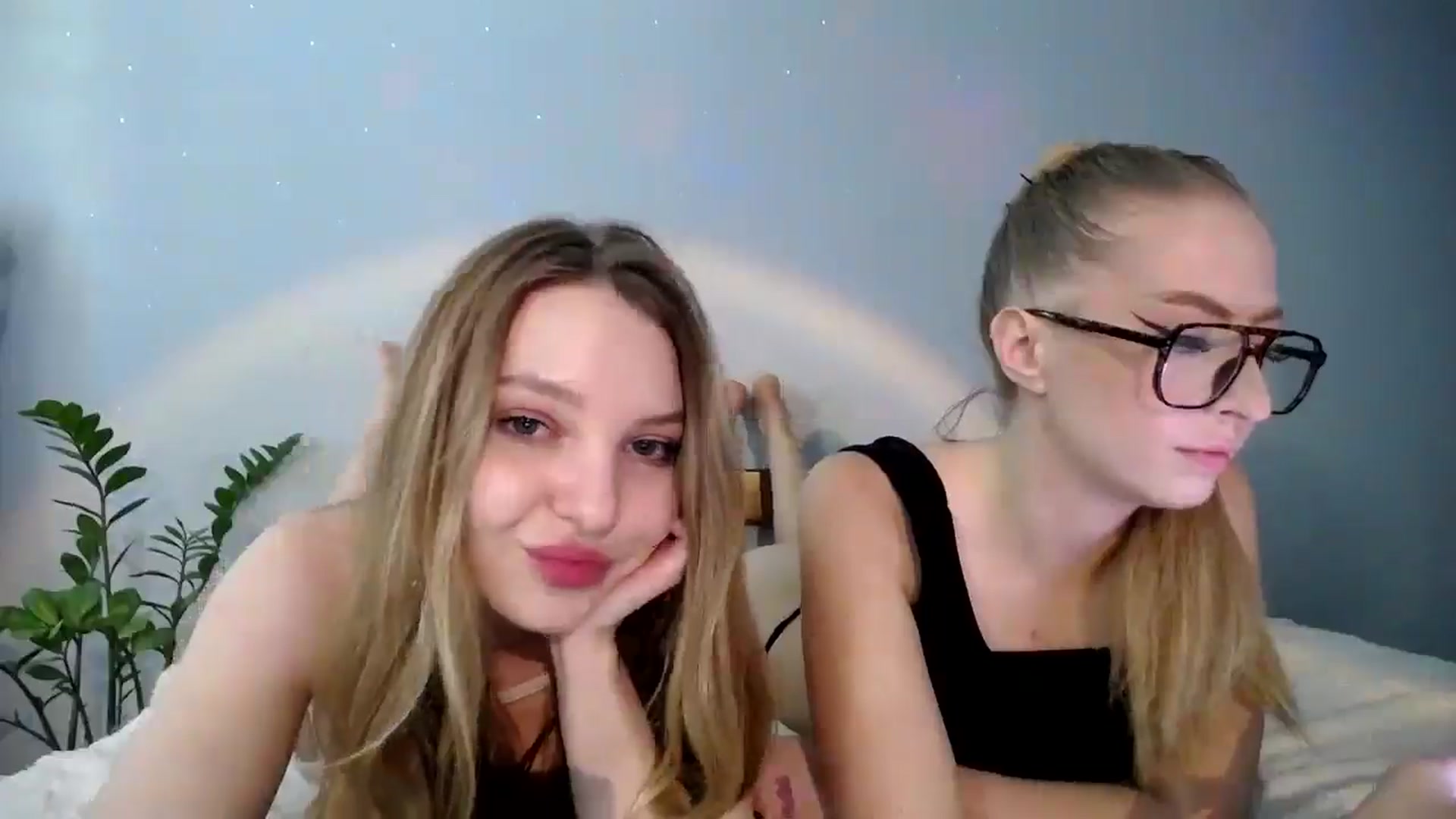 Gallery image thumbnail from sunshineEva_'s myfreecams stream on, 07/21/2025, 16:35 image 12 of 20