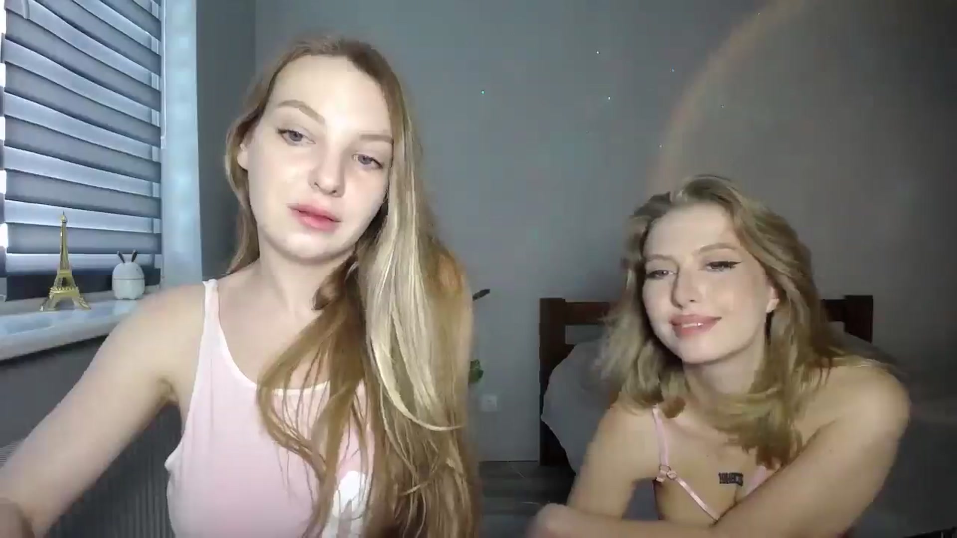 Gallery image thumbnail from sunshineEva_'s myfreecams stream on, 07/25/2025, 15:37 image 16 of 20