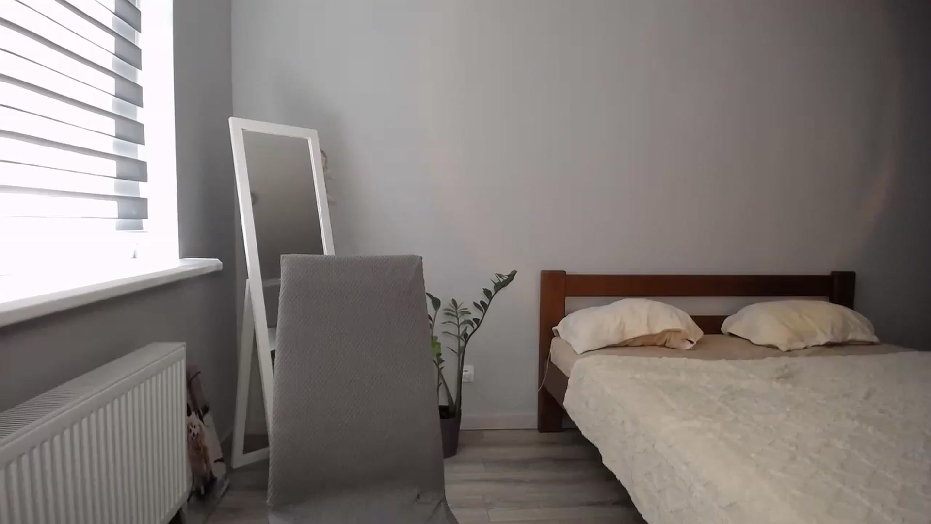 Gallery image thumbnail from sunshineEva_'s myfreecams stream on, 08/17/2025, 14:08 image 14 of 20