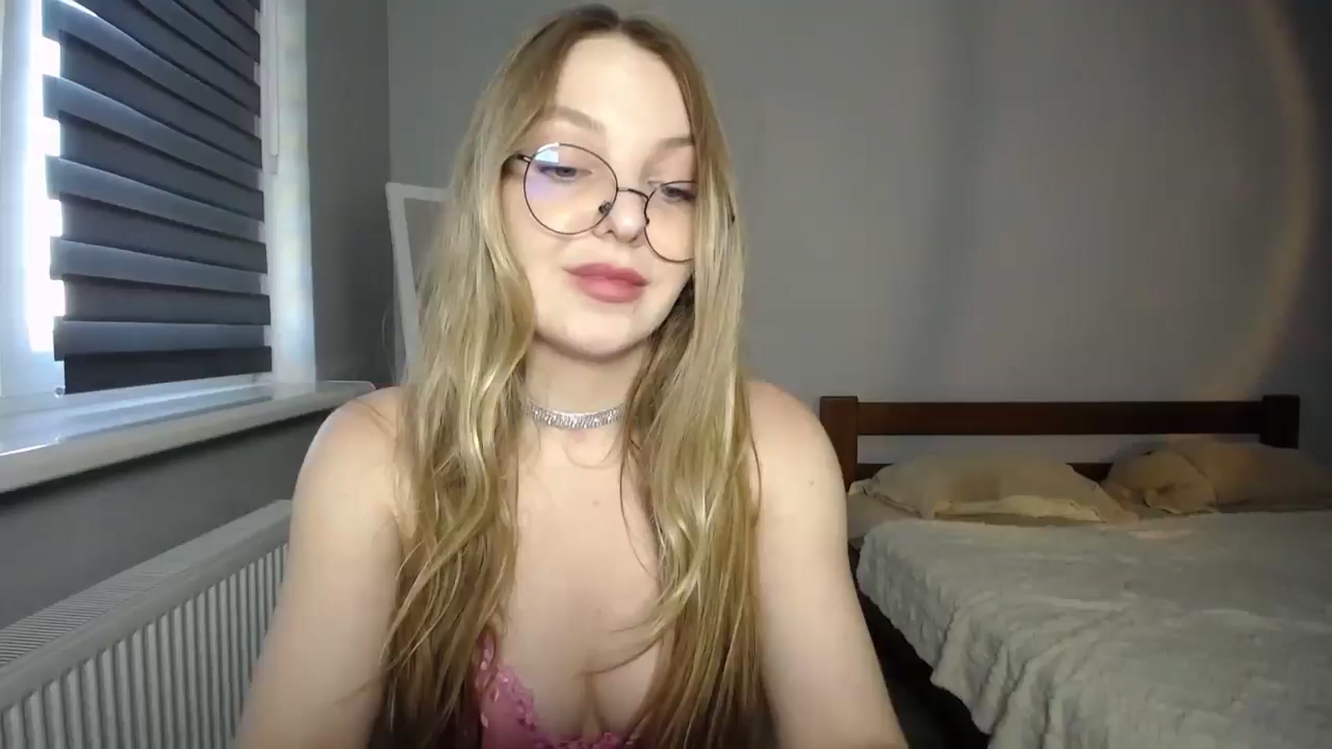 Gallery image thumbnail from sunshineEva_'s myfreecams stream on, 08/20/2025, 17:10 image 18 of 20