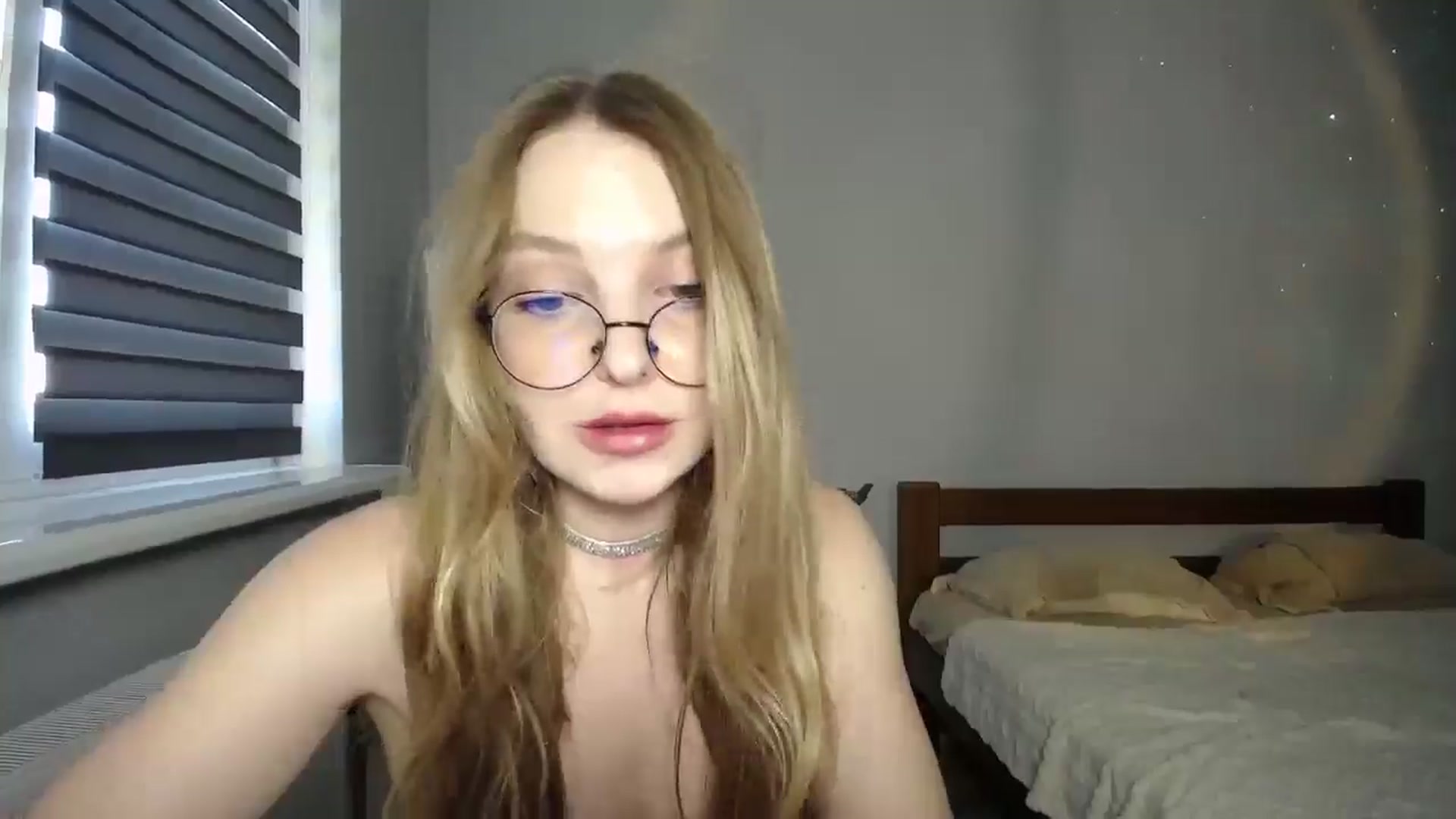 Gallery image thumbnail from sunshineEva_'s myfreecams stream on, 08/20/2025, 17:10 image 16 of 20