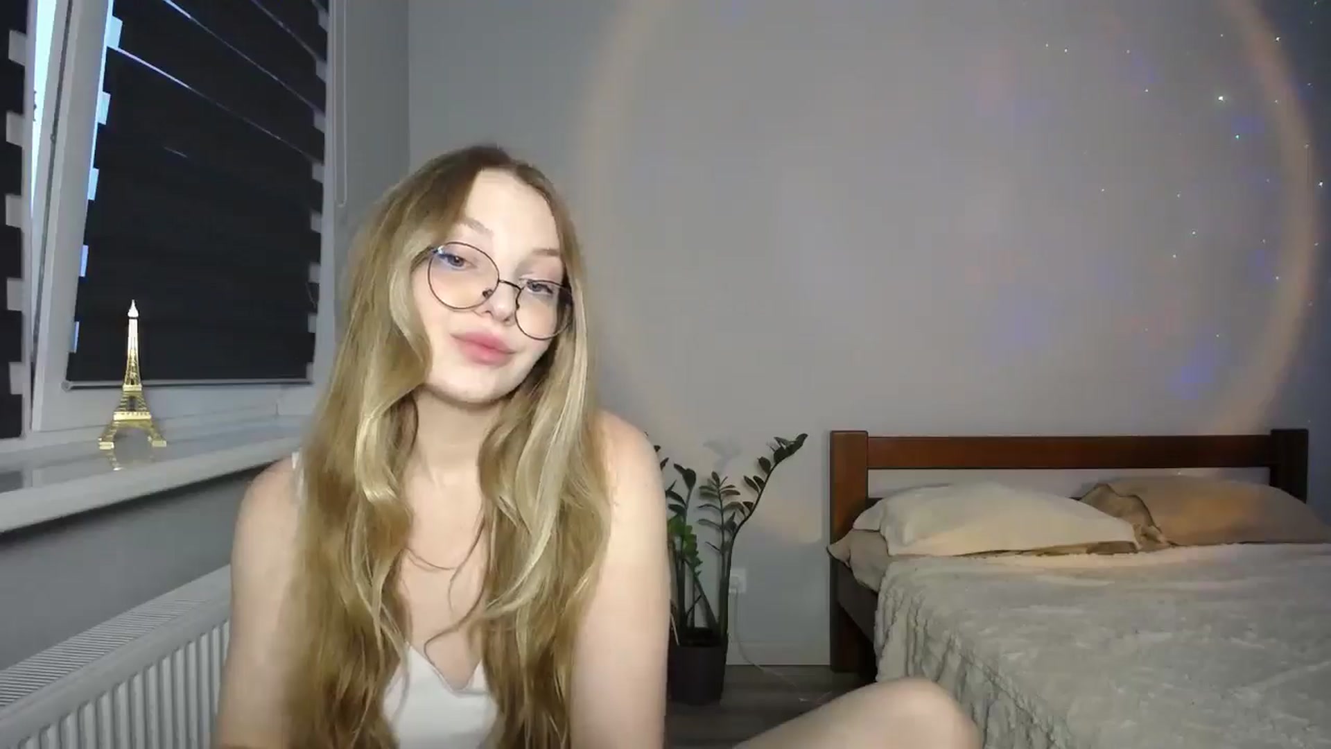 Gallery image thumbnail from sunshineEva_'s myfreecams stream on, 08/21/2025, 17:35 image 11 of 20