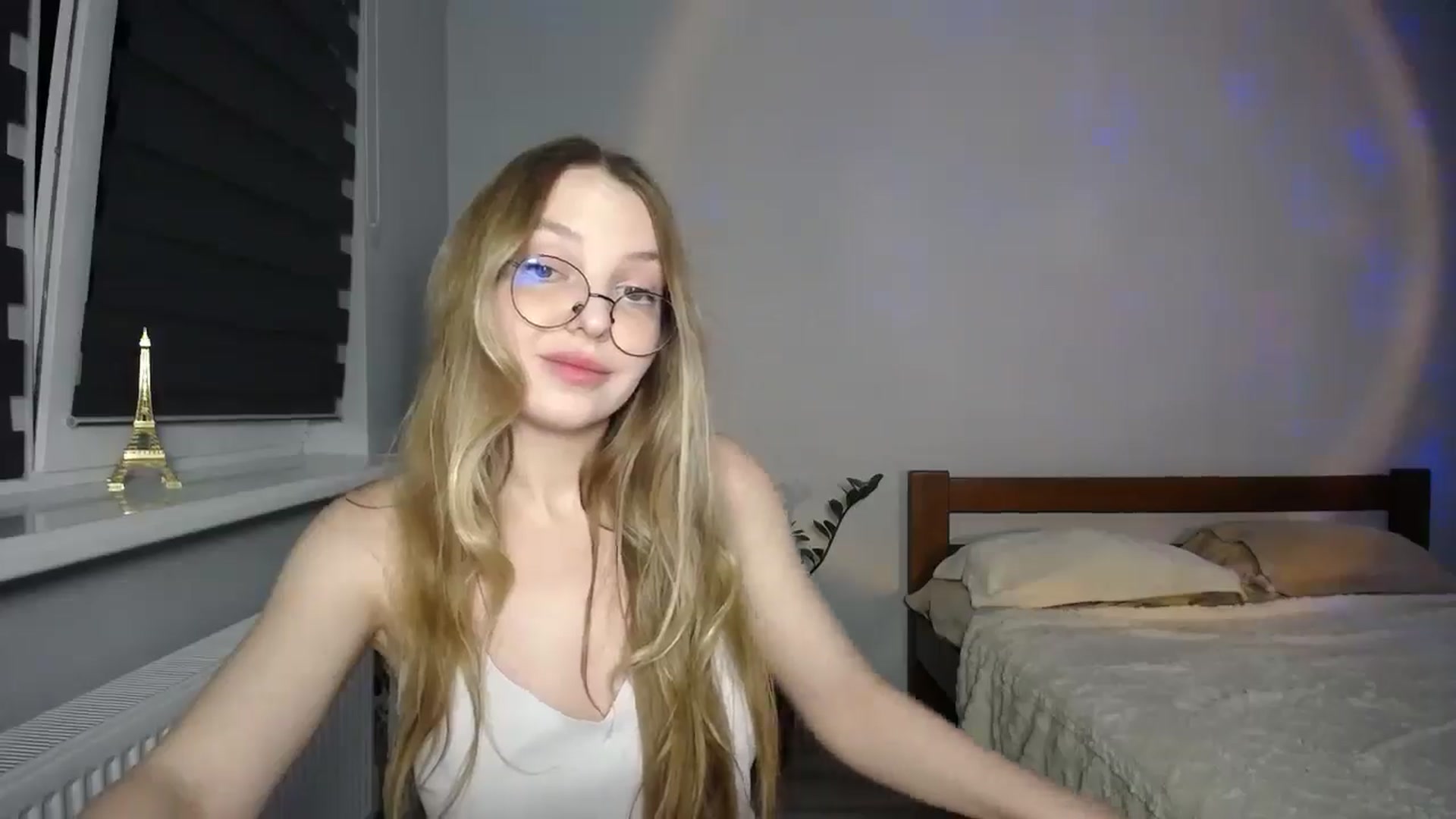 Gallery image thumbnail from sunshineEva_'s myfreecams stream on, 08/21/2025, 18:59 image 5 of 20