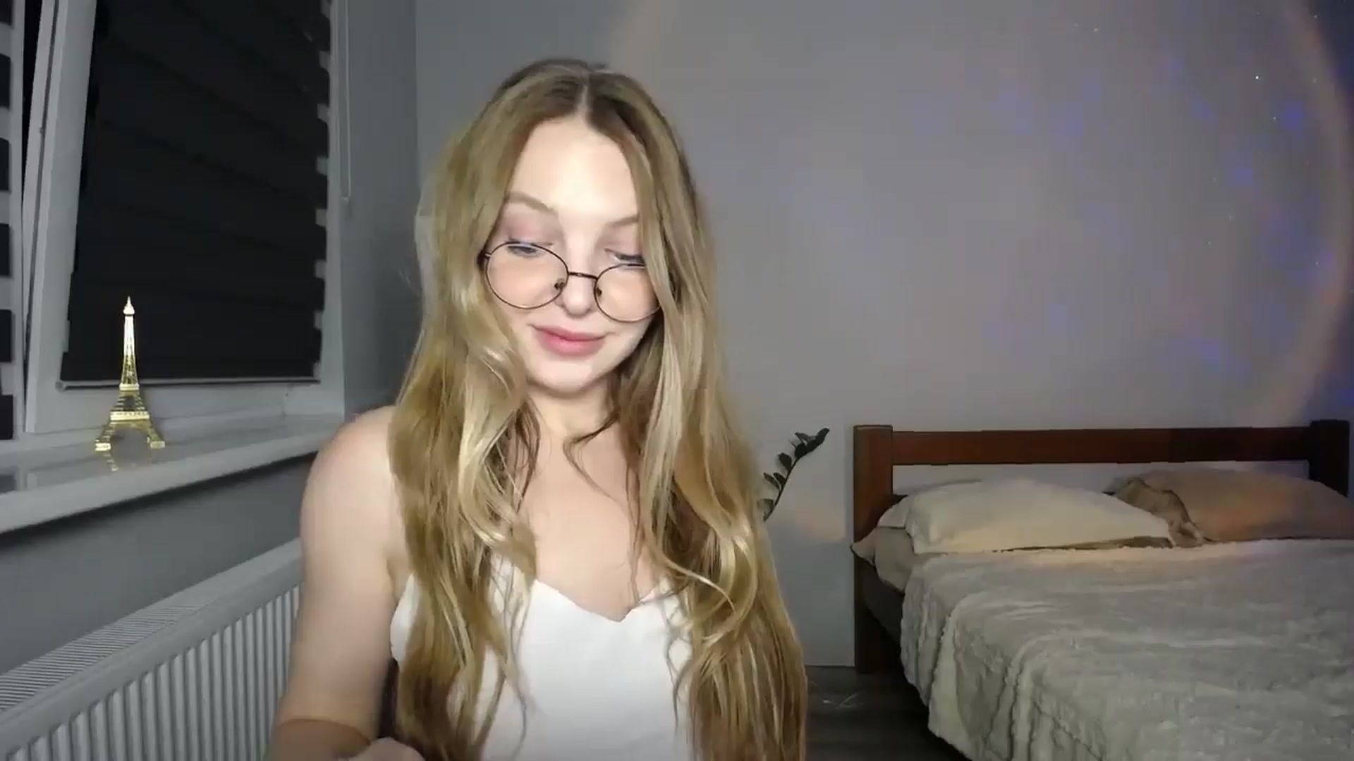 Gallery image thumbnail from sunshineEva_'s myfreecams stream on, 08/21/2025, 19:27 image 5 of 20