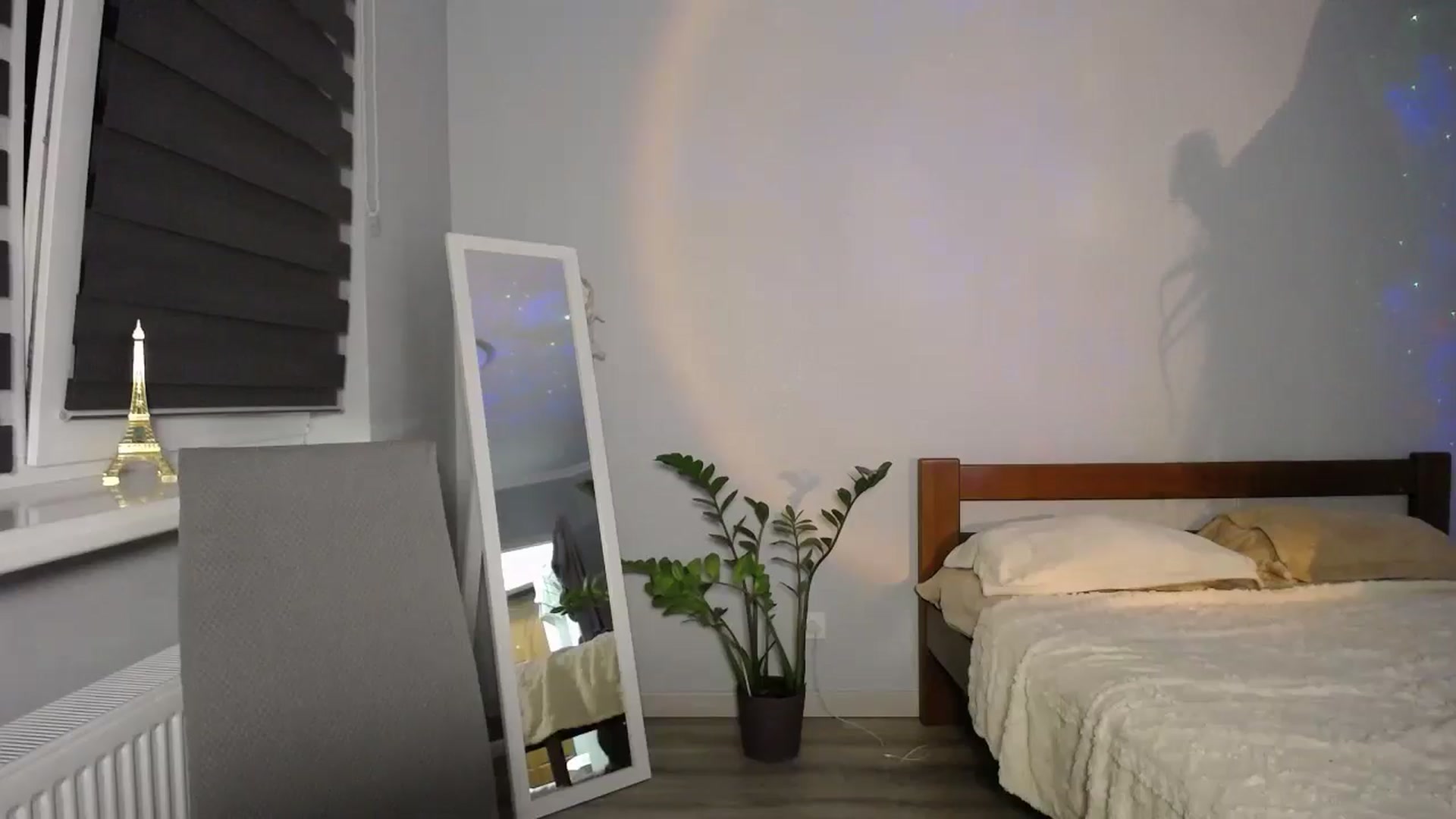 Gallery image thumbnail from sunshineEva_'s myfreecams stream on, 08/21/2025, 19:27 image 15 of 20