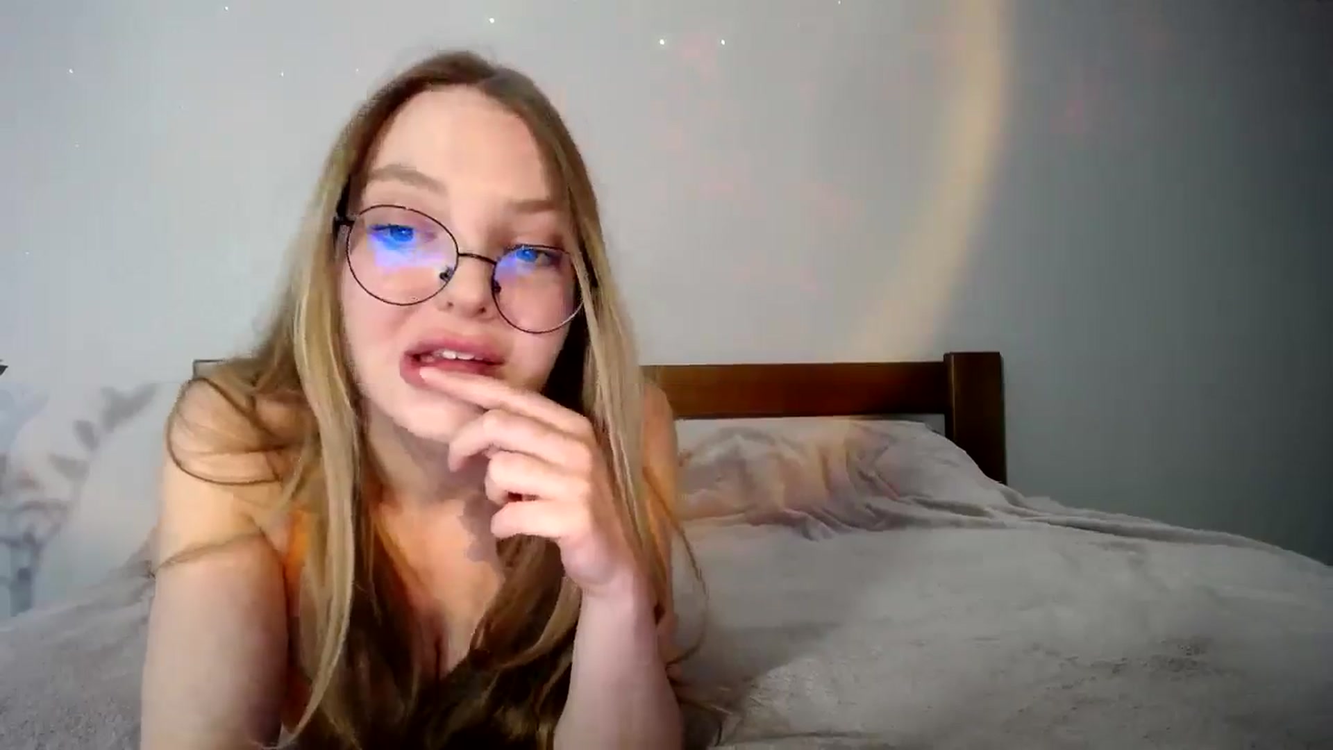 Gallery image thumbnail from sunshineEva_'s myfreecams stream on, 08/23/2025, 16:11 image 4 of 20