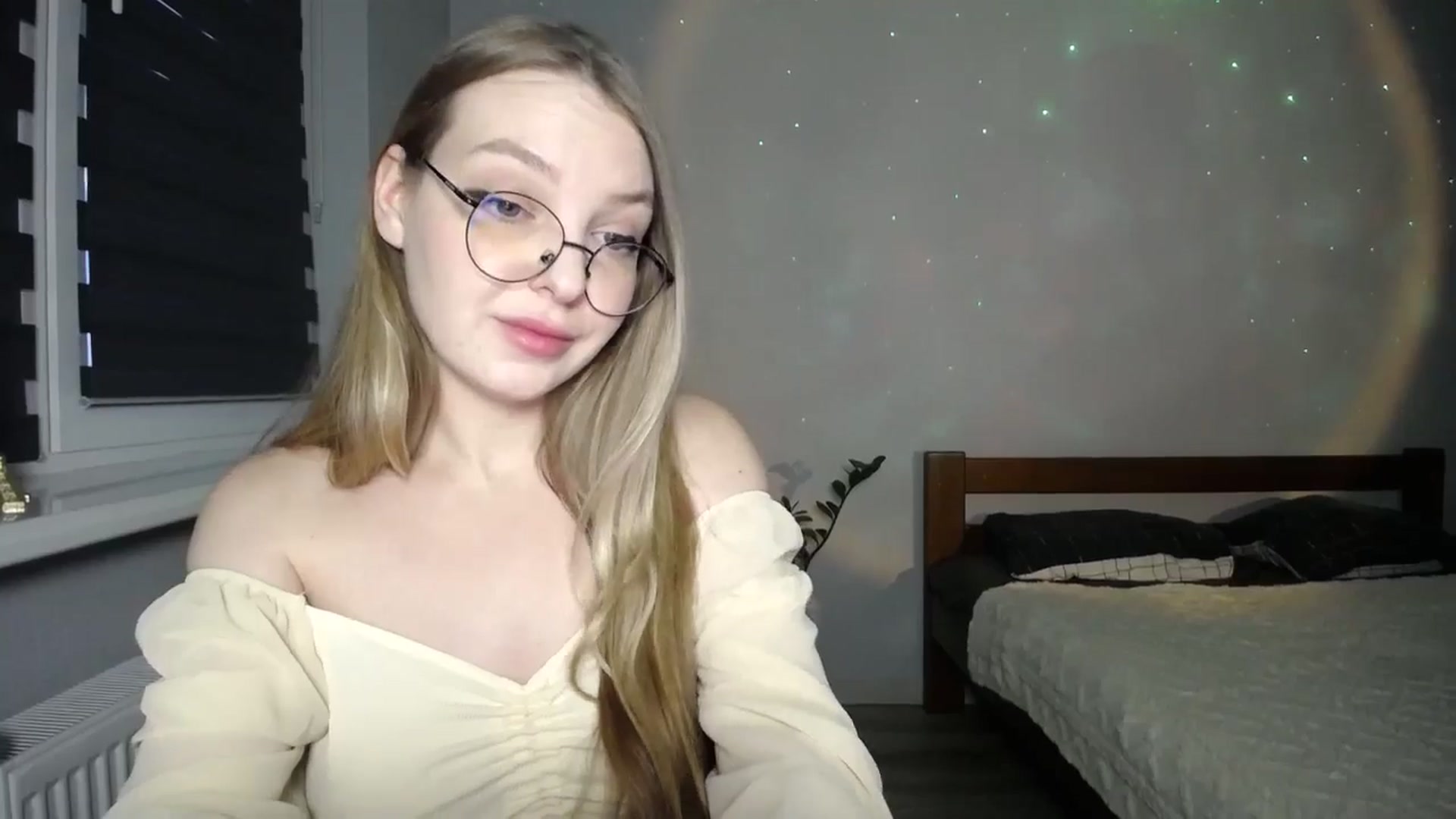 Gallery image thumbnail from sunshineEva_'s myfreecams stream on, 08/26/2025, 18:04 image 4 of 20