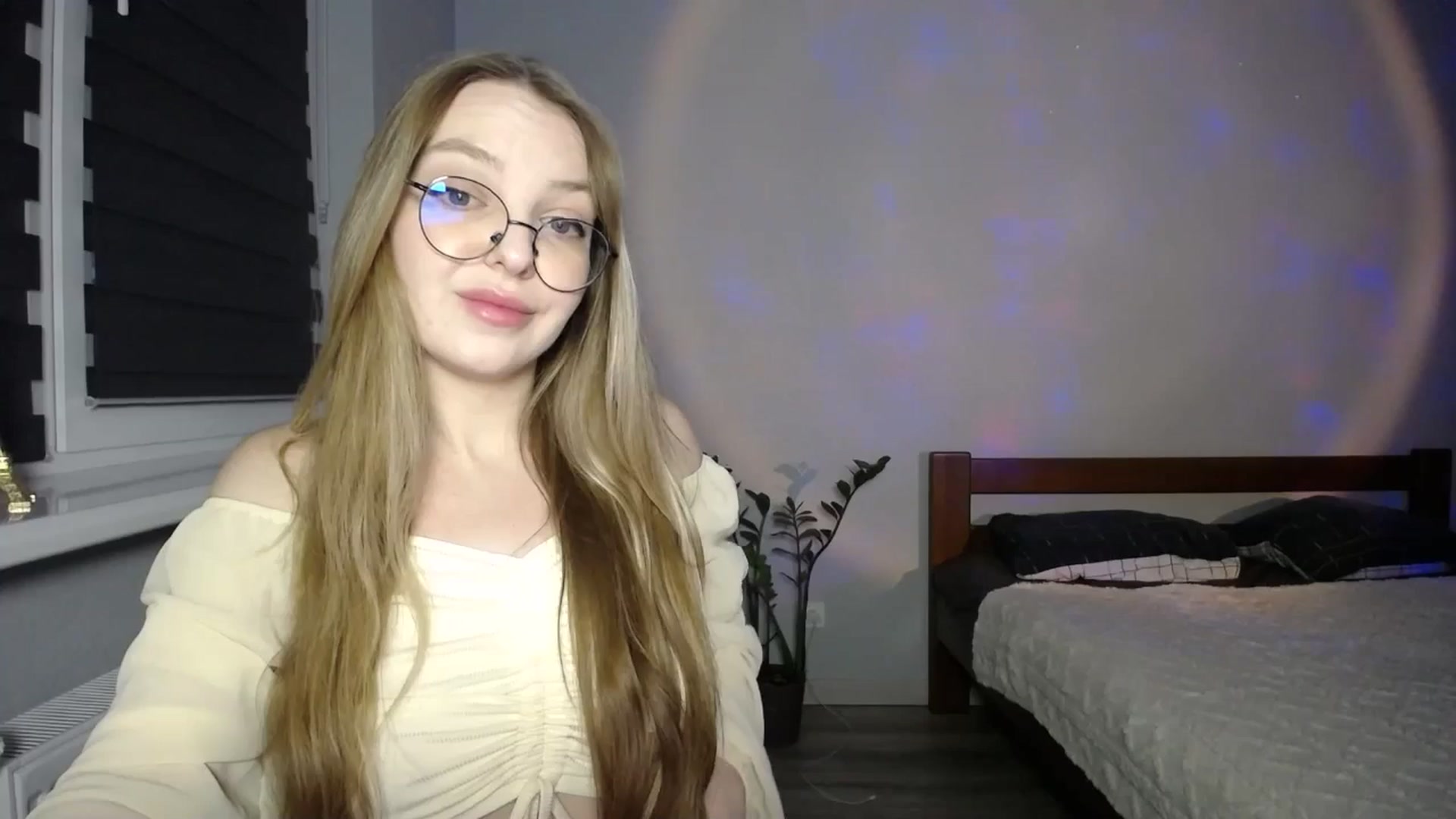 Gallery image thumbnail from sunshineEva_'s myfreecams stream on, 08/26/2025, 18:04 image 15 of 20