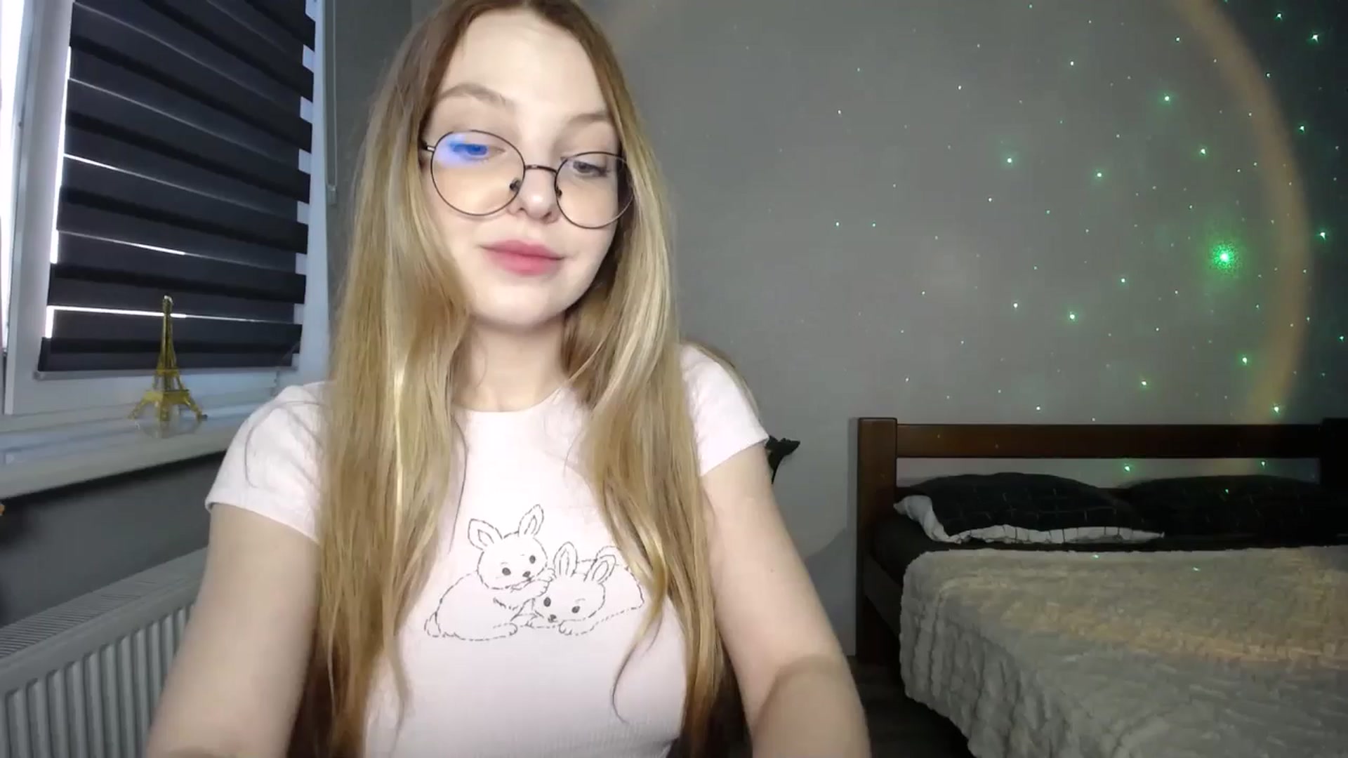 Gallery image thumbnail from sunshineEva_'s myfreecams stream on, 09/20/2025, 17:17 image 9 of 20