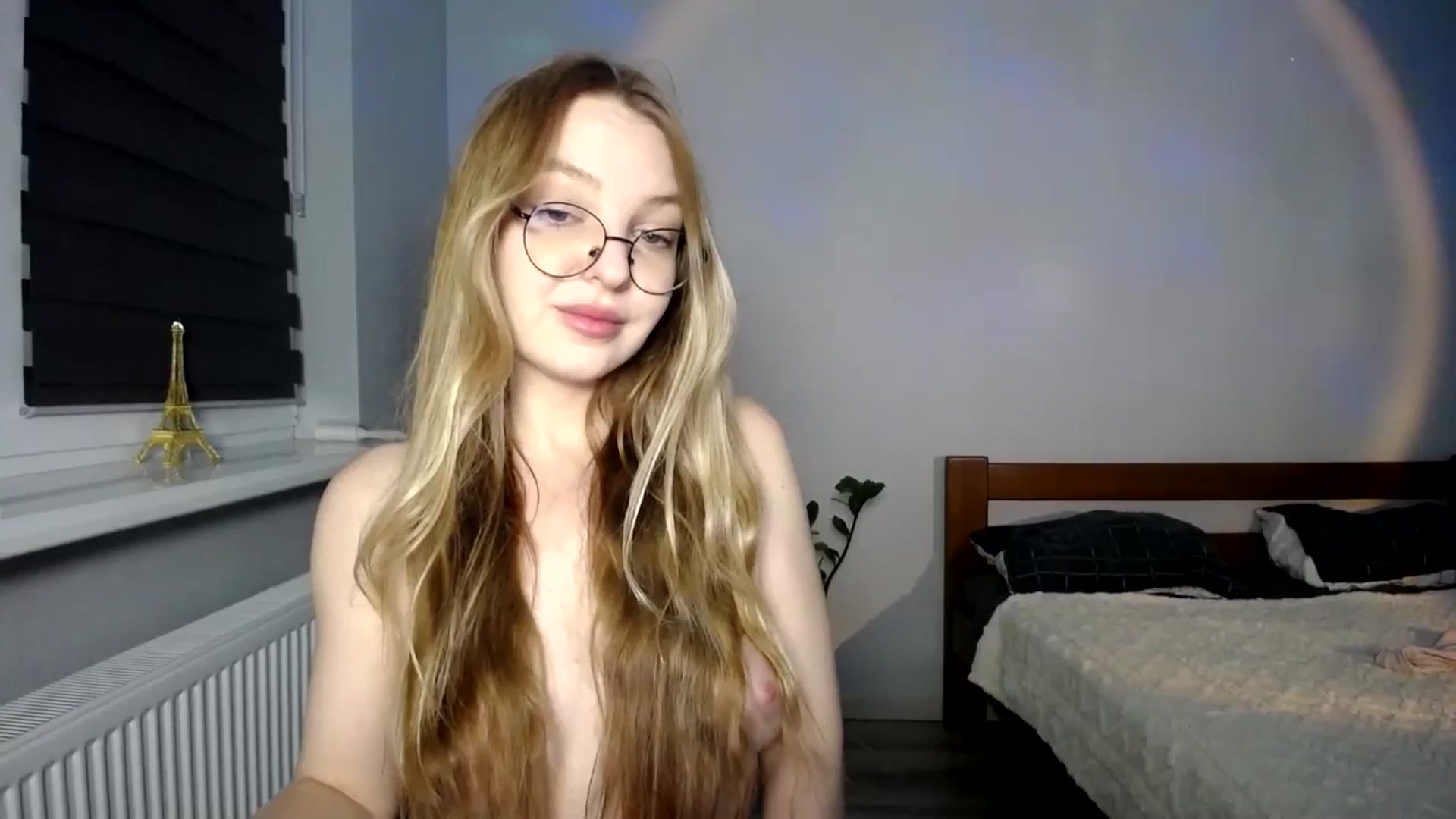 Gallery image thumbnail from sunshineEva_'s myfreecams stream on, 09/23/2025, 18:27 image 9 of 20
