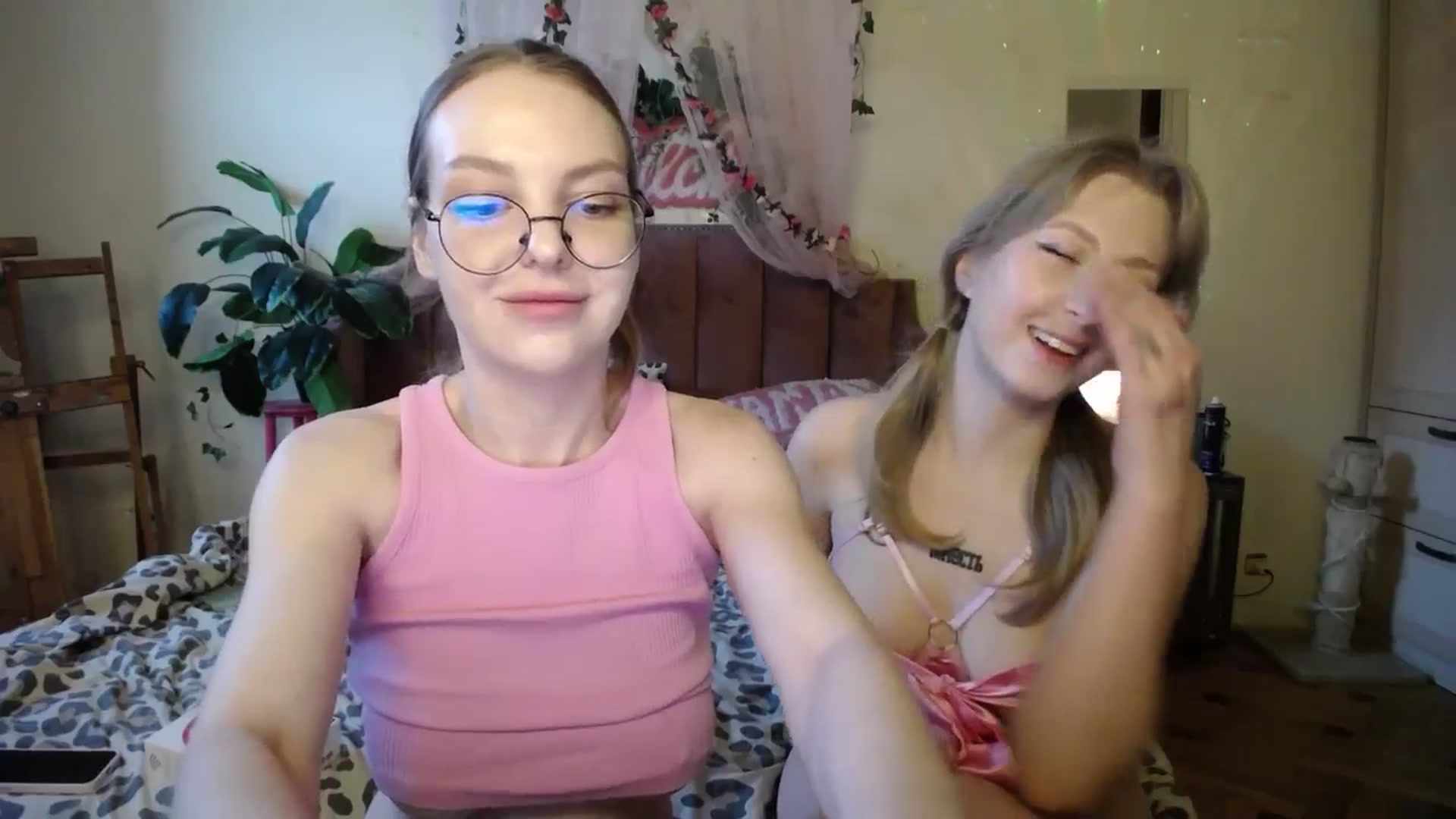 Gallery image thumbnail from sunshineEva_'s myfreecams stream on, 04/25/2026, 17:30 image 15 of 20