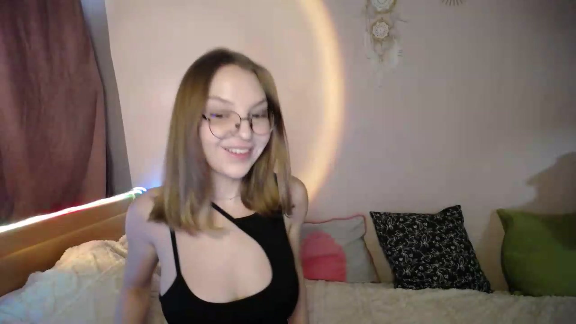 Gallery image thumbnail from sunshineEva_'s myfreecams stream on, 06/24/2026, 17:35 image 14 of 20