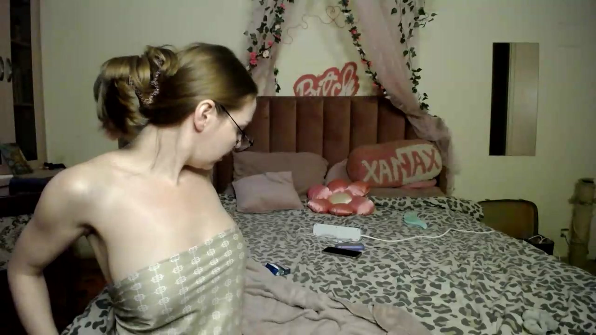 Gallery image thumbnail from sunshineEva_'s myfreecams stream on, 08/25/2026, 17:44 image 14 of 20
