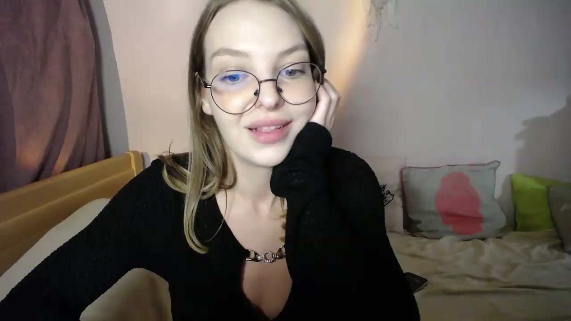 Gallery image thumbnail from sunshineEva_'s myfreecams stream on, 09/07/2026, 18:24 image 18 of 20