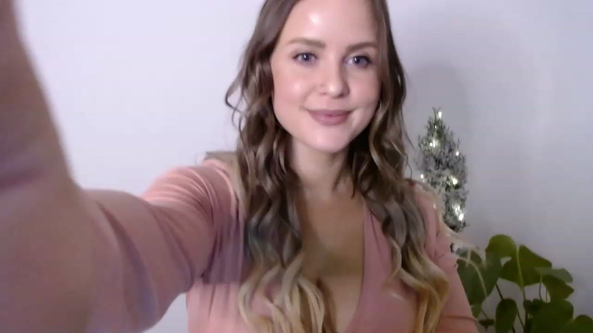 Gallery image thumbnail from sweet__daisy's myfreecams stream on, 12/06/2022, 01:56 image 16 of 20