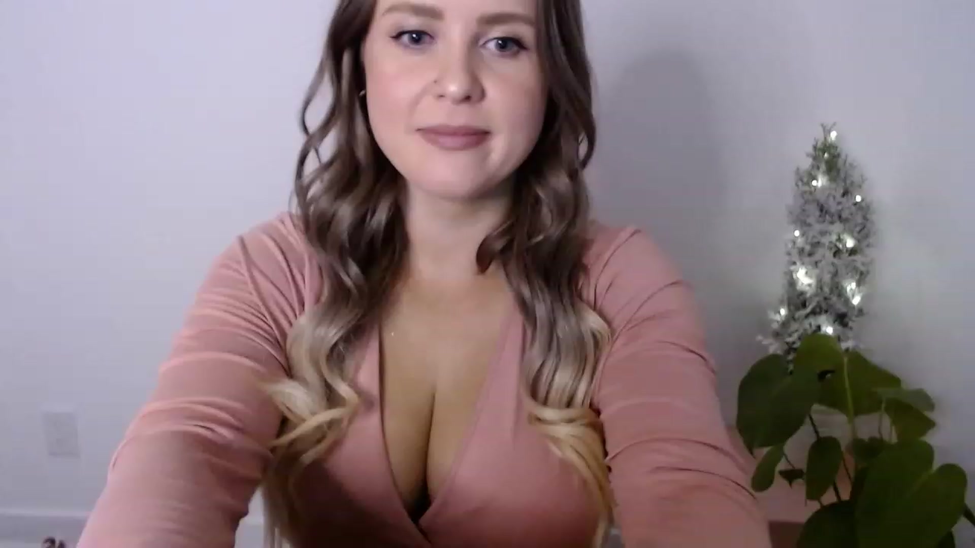 Gallery image thumbnail from sweet__daisy's myfreecams stream on, 12/06/2022, 01:56 image 8 of 20
