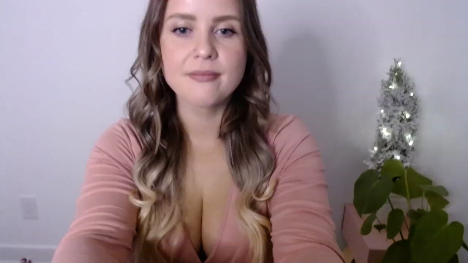 Gallery image thumbnail from sweet__daisy's myfreecams stream on, 12/06/2022, 01:56 image 12 of 20