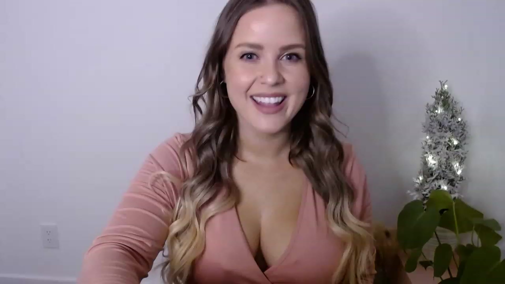 Gallery image thumbnail from sweet__daisy's myfreecams stream on, 12/06/2022, 01:56 image 2 of 20