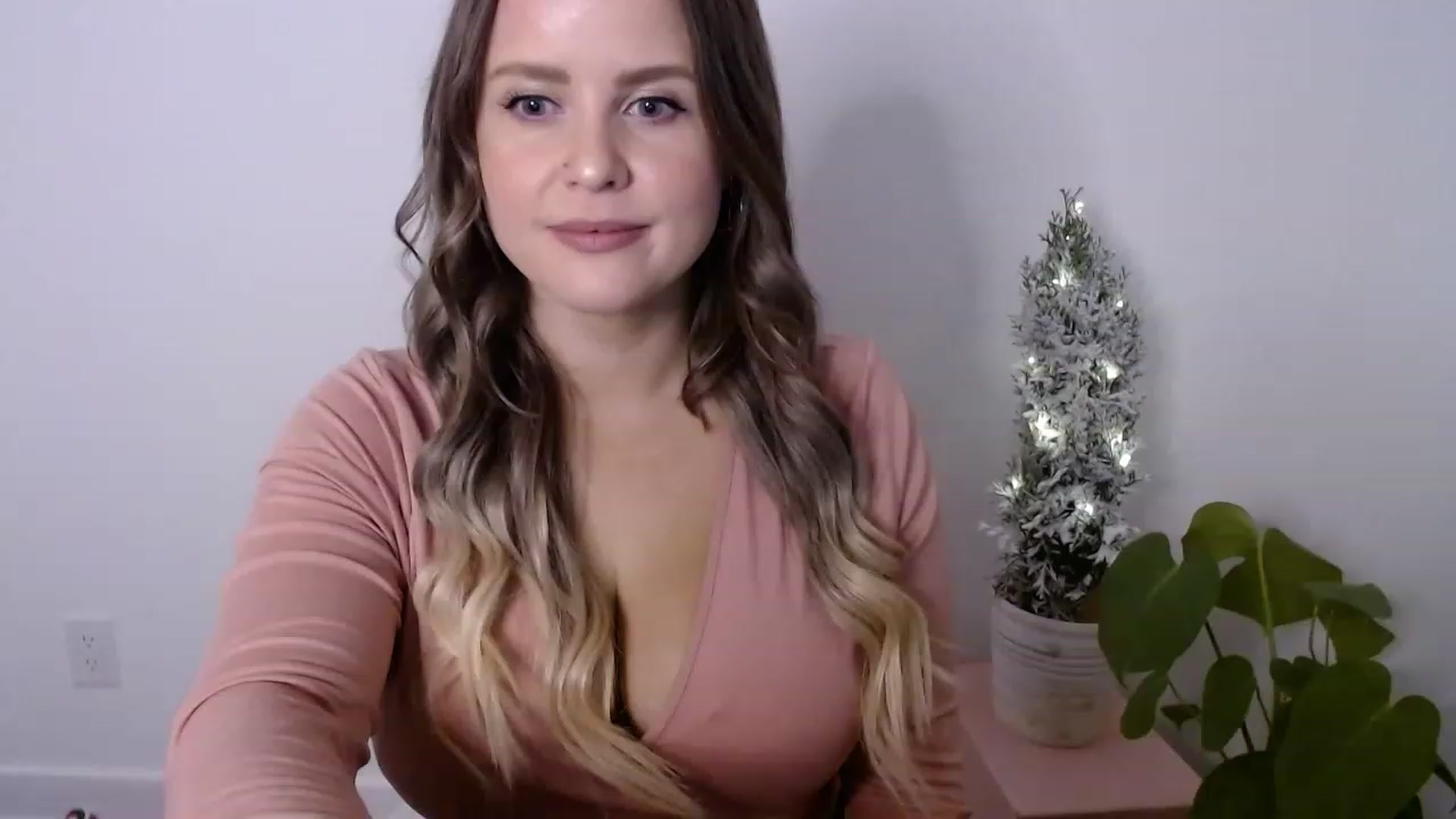 Gallery image thumbnail from sweet__daisy's myfreecams stream on, 12/06/2022, 01:56 image 14 of 20