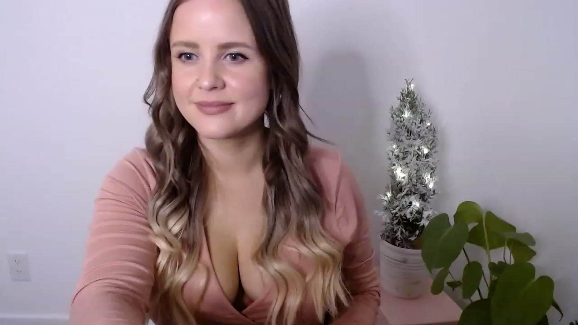 Gallery image thumbnail from sweet__daisy's myfreecams stream on, 12/06/2022, 02:32 image 4 of 20