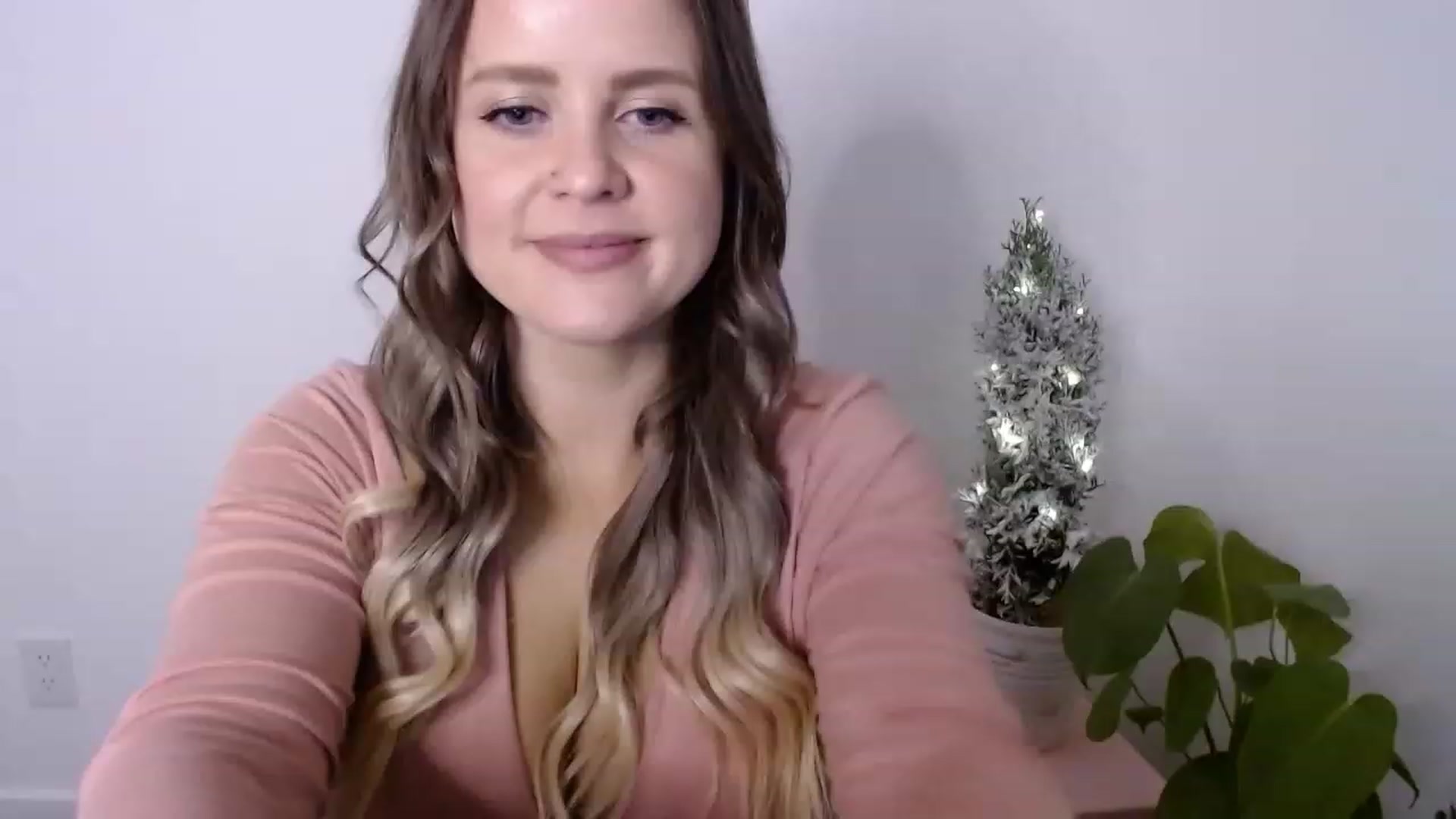Gallery image thumbnail from sweet__daisy's myfreecams stream on, 12/06/2022, 02:32 image 13 of 20
