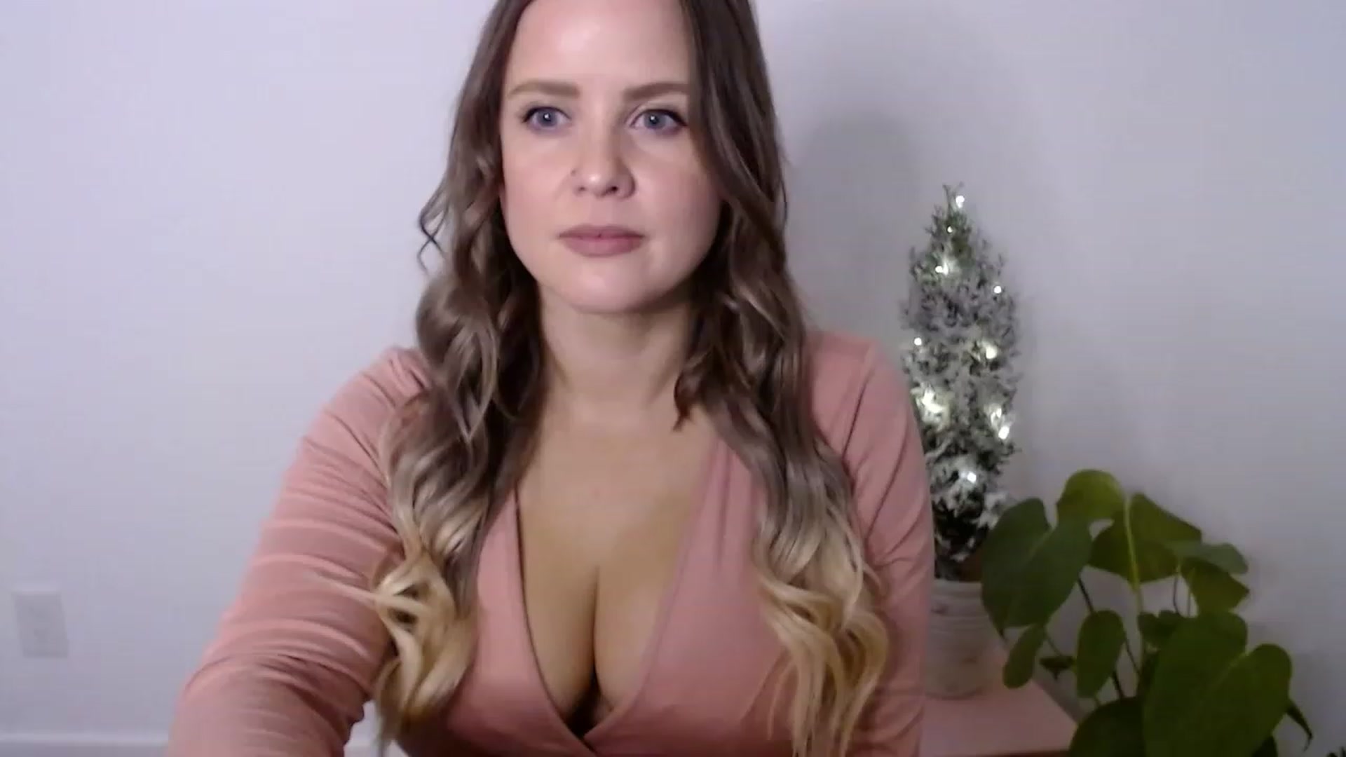 Gallery image thumbnail from sweet__daisy's myfreecams stream on, 12/06/2022, 02:32 image 2 of 20