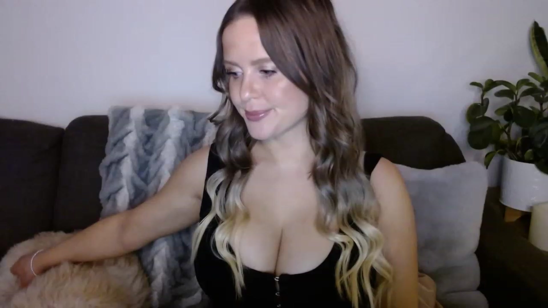 Gallery image thumbnail from sweet__daisy's myfreecams stream on, 02/03/2023, 04:59 image 6 of 20