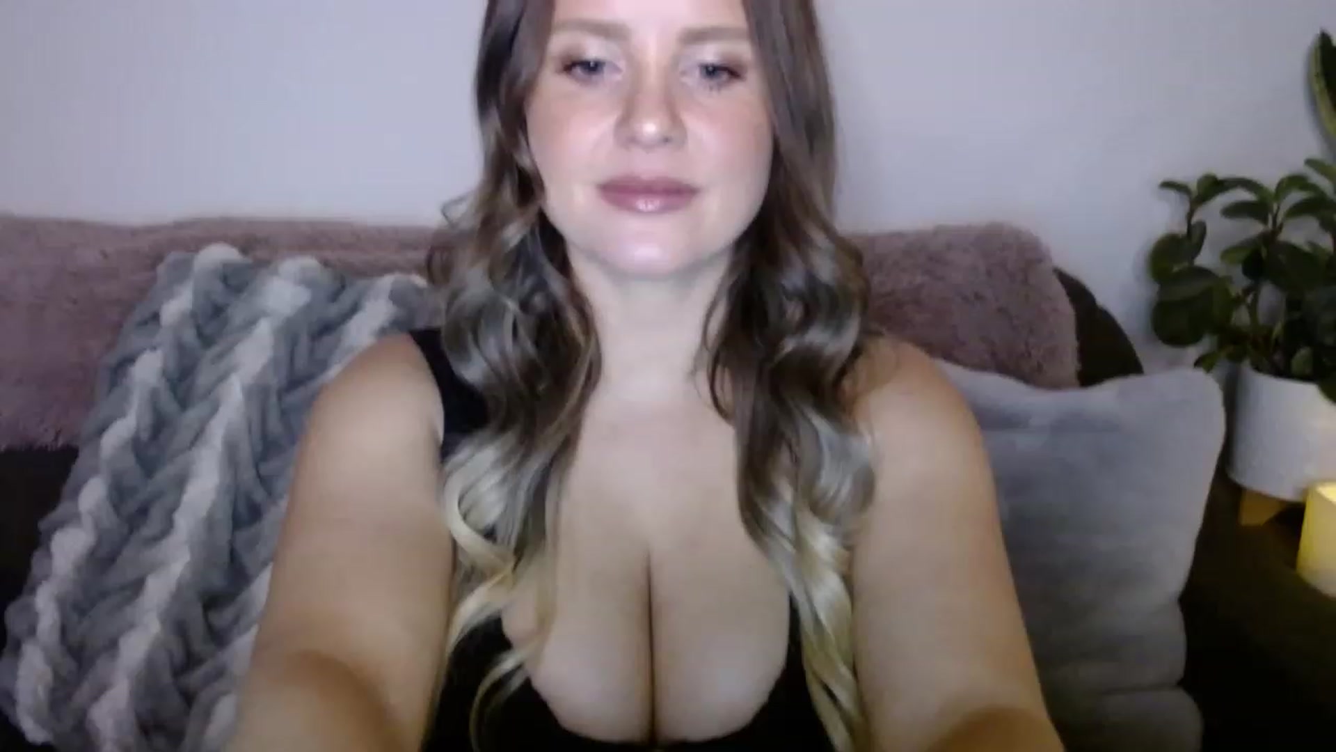 Gallery image thumbnail from sweet__daisy's myfreecams stream on, 02/03/2023, 04:59 image 2 of 20