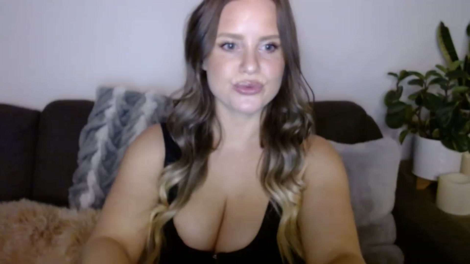 Gallery image thumbnail from sweet__daisy's myfreecams stream on, 02/03/2023, 04:59 image 10 of 20