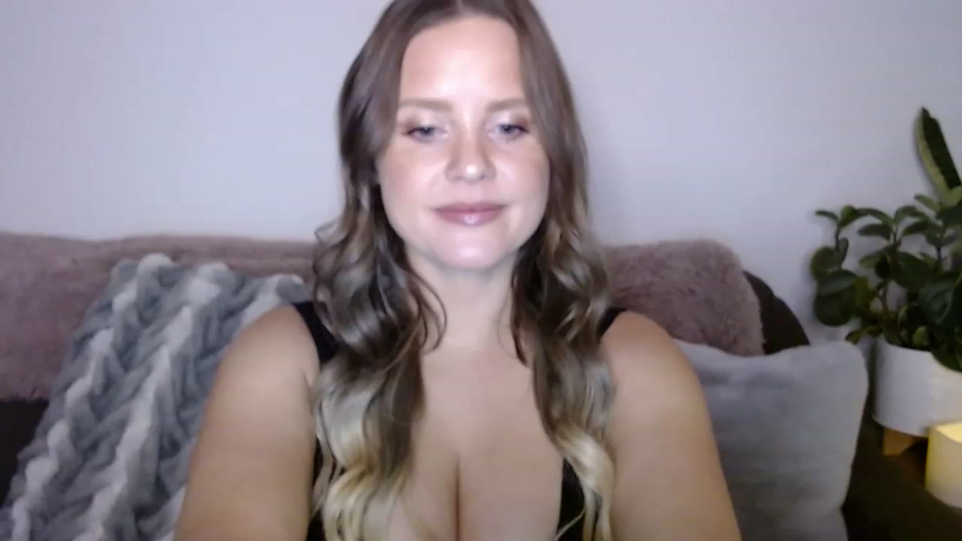 Gallery image thumbnail from sweet__daisy's myfreecams stream on, 02/03/2023, 04:59 image 1 of 20