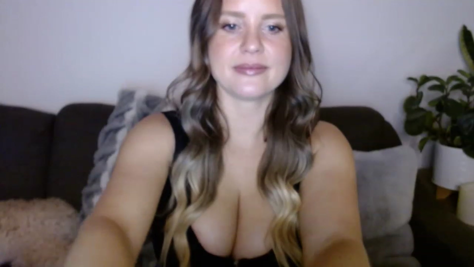 Gallery image thumbnail from sweet__daisy's myfreecams stream on, 02/03/2023, 04:59 image 15 of 20