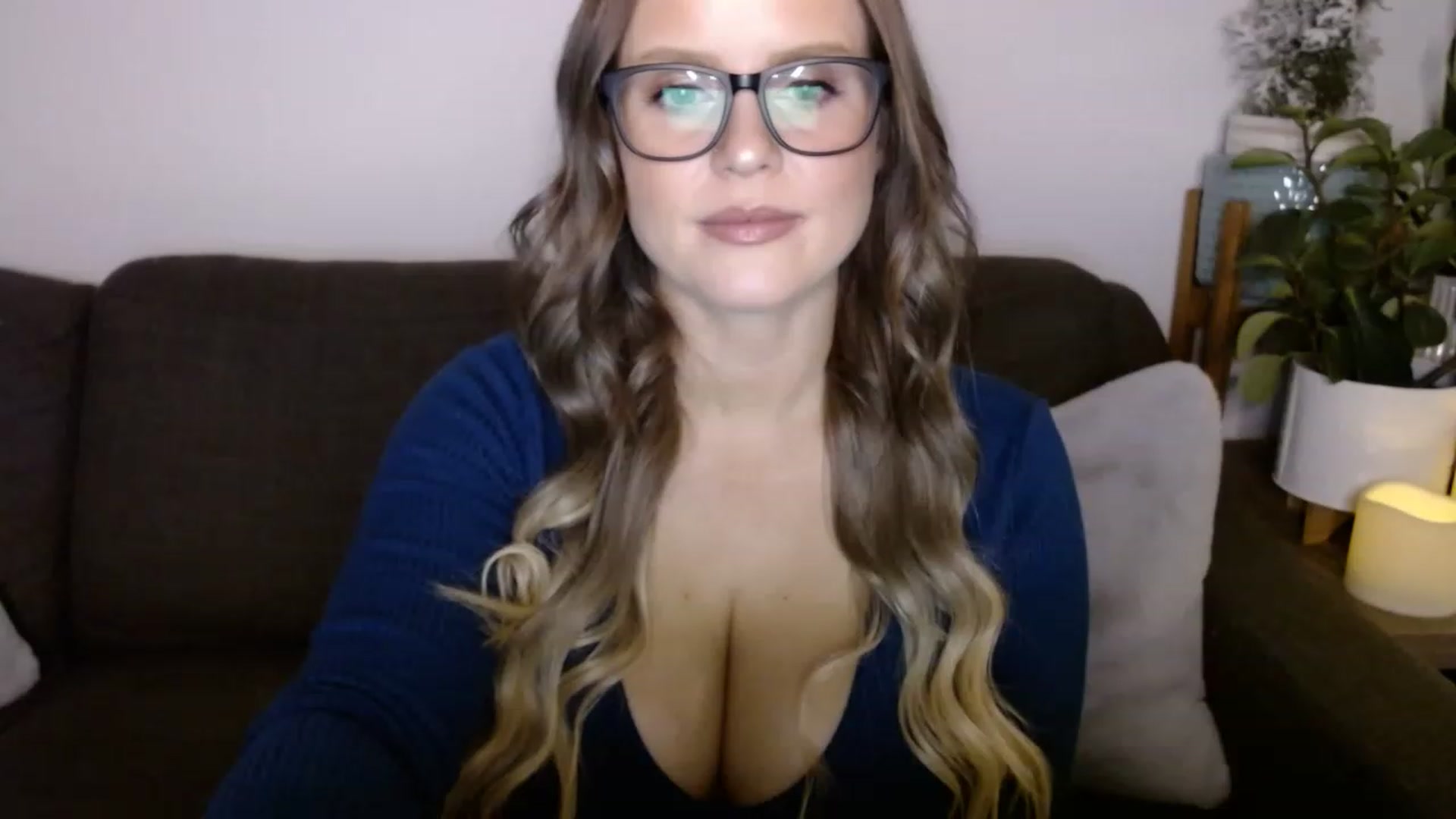 Gallery image thumbnail from sweet__daisy's myfreecams stream on, 02/11/2023, 04:36 image 16 of 20