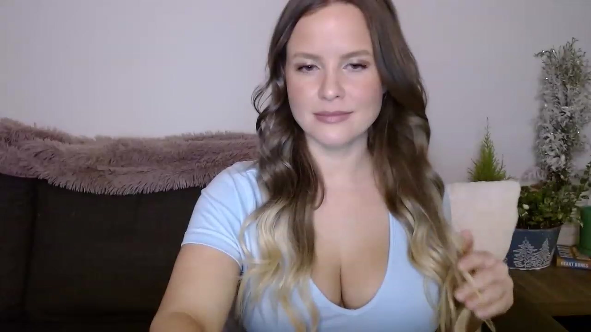 Gallery image thumbnail from sweet__daisy's myfreecams stream on, 03/22/2023, 03:04 image 4 of 20