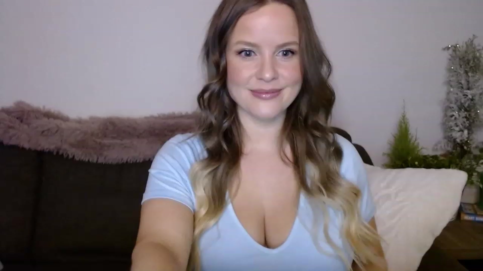 Gallery image thumbnail from sweet__daisy's myfreecams stream on, 03/22/2023, 03:04 image 14 of 20