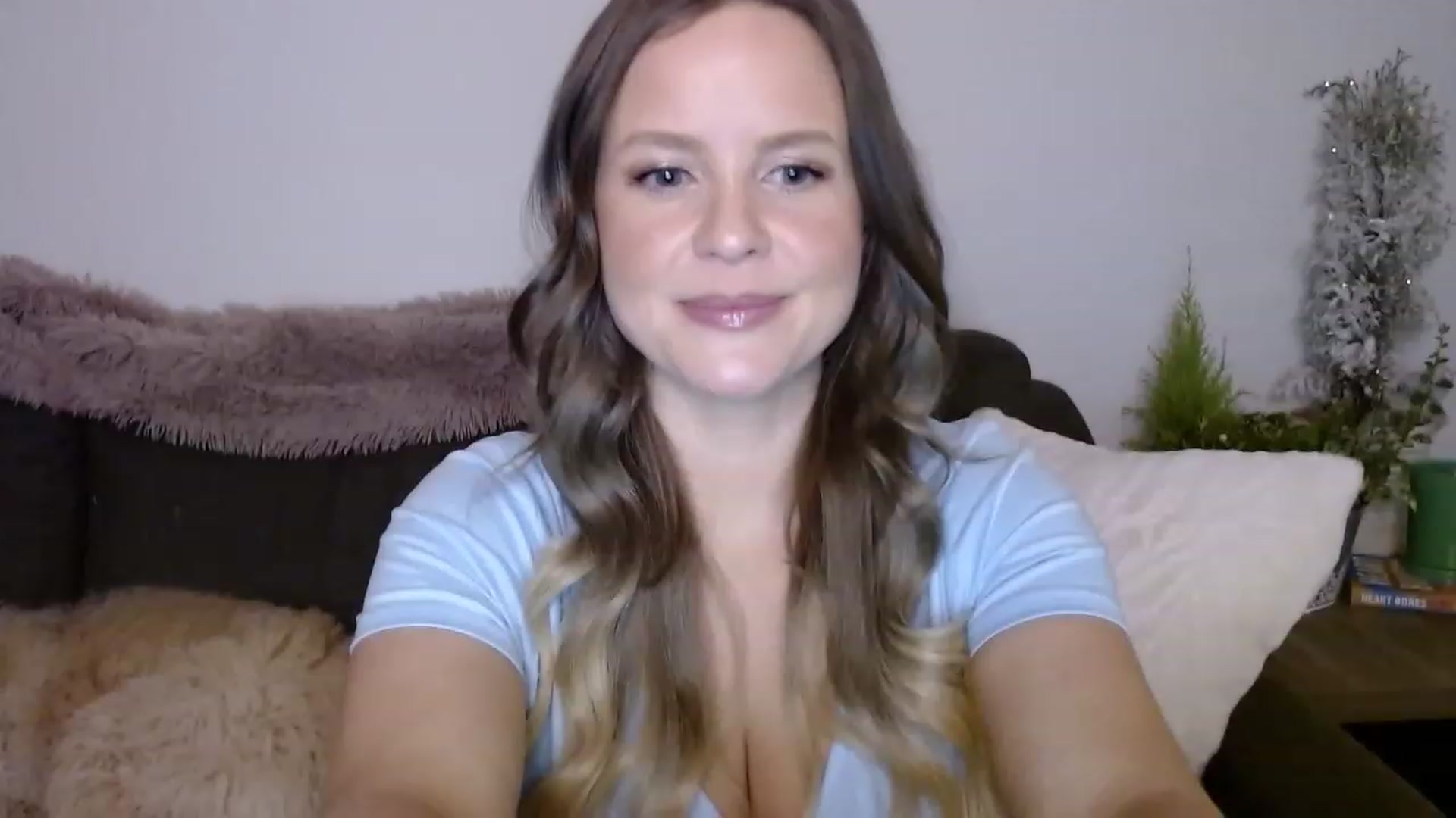 Gallery image thumbnail from sweet__daisy's myfreecams stream on, 03/22/2023, 03:04 image 15 of 20