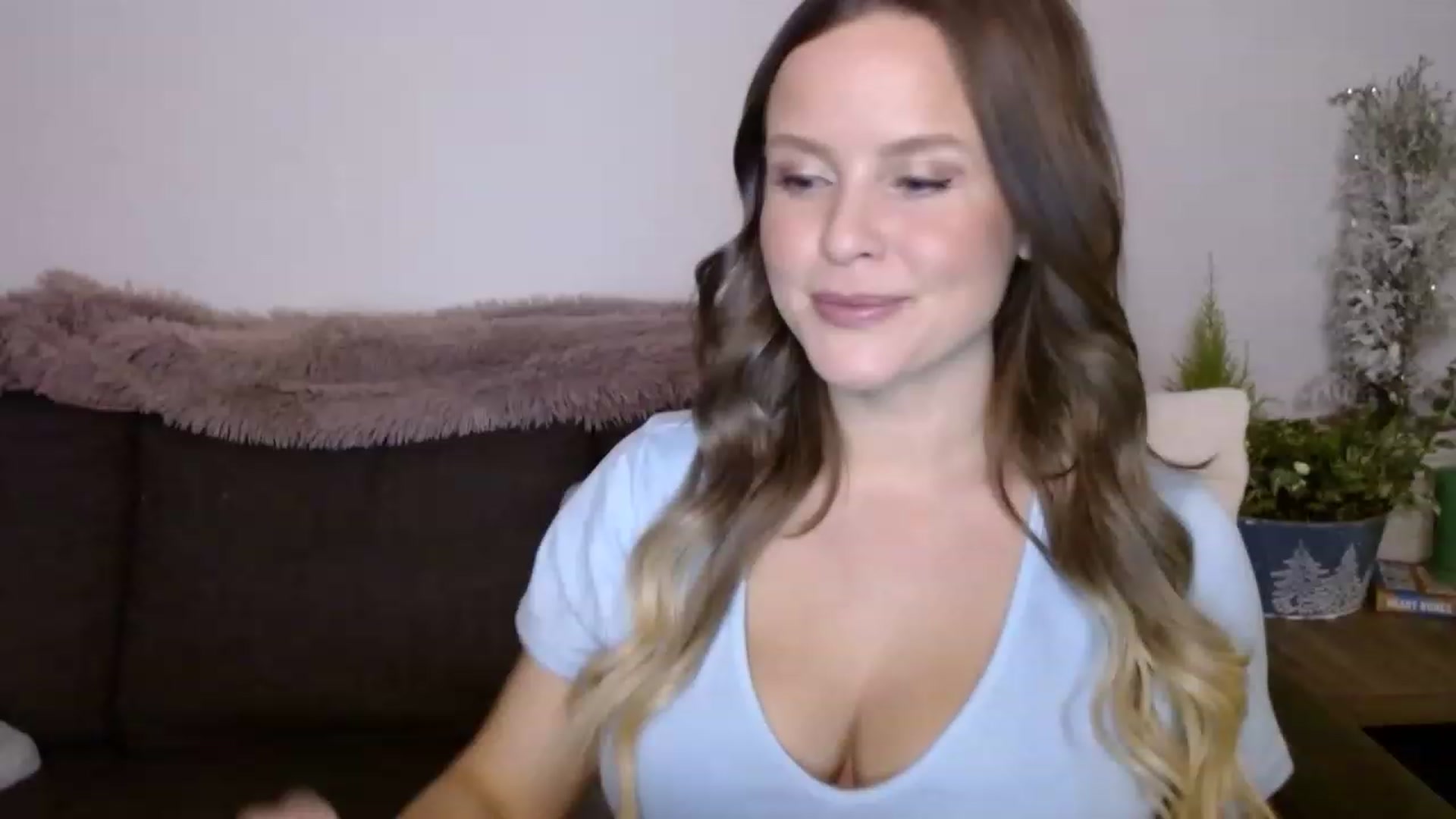 Gallery image thumbnail from sweet__daisy's myfreecams stream on, 03/22/2023, 03:04 image 1 of 20