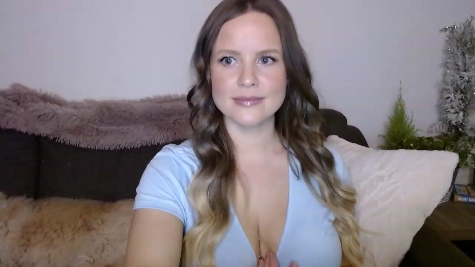 Gallery image thumbnail from sweet__daisy's myfreecams stream on, 03/22/2023, 03:04 image 18 of 20