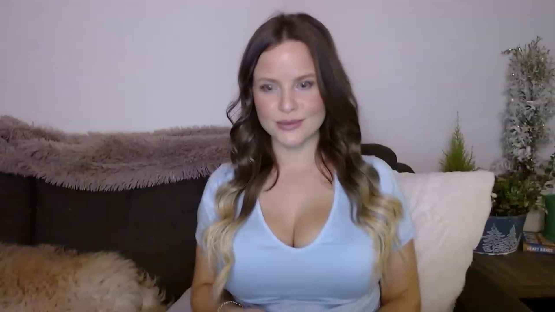 Gallery image thumbnail from sweet__daisy's myfreecams stream on, 03/22/2023, 03:04 image 7 of 20