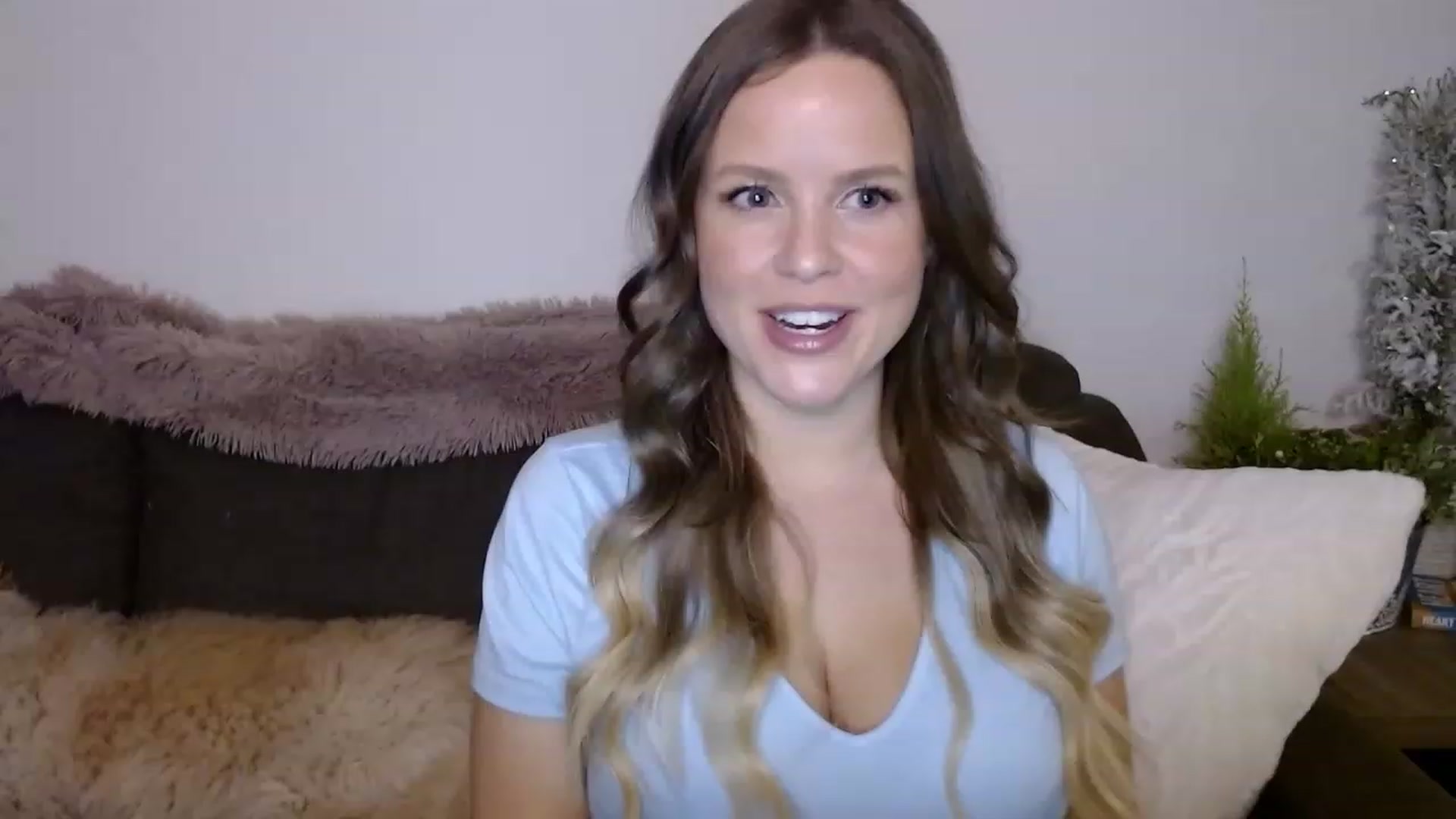 Gallery image thumbnail from sweet__daisy's myfreecams stream on, 03/22/2023, 03:04 image 16 of 20