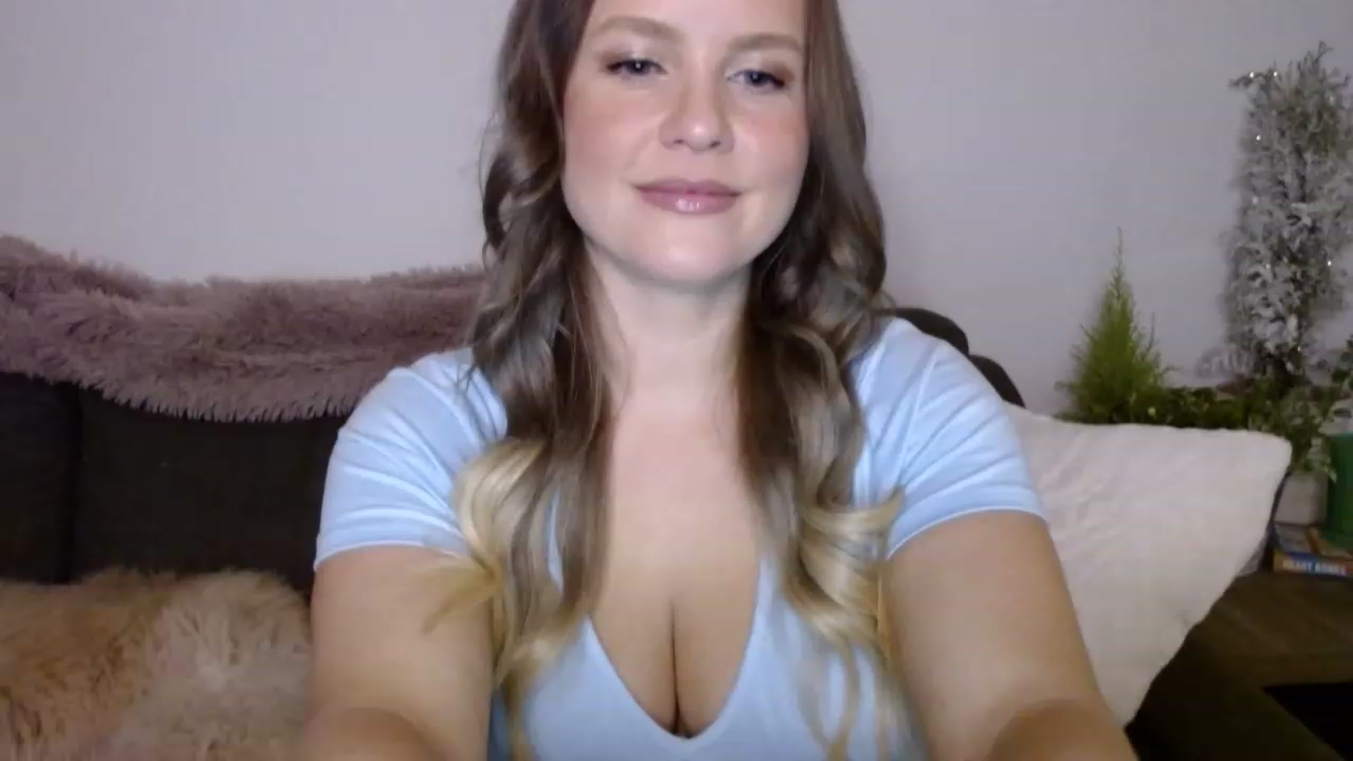 Gallery image thumbnail from sweet__daisy's myfreecams stream on, 03/22/2023, 03:04 image 10 of 20