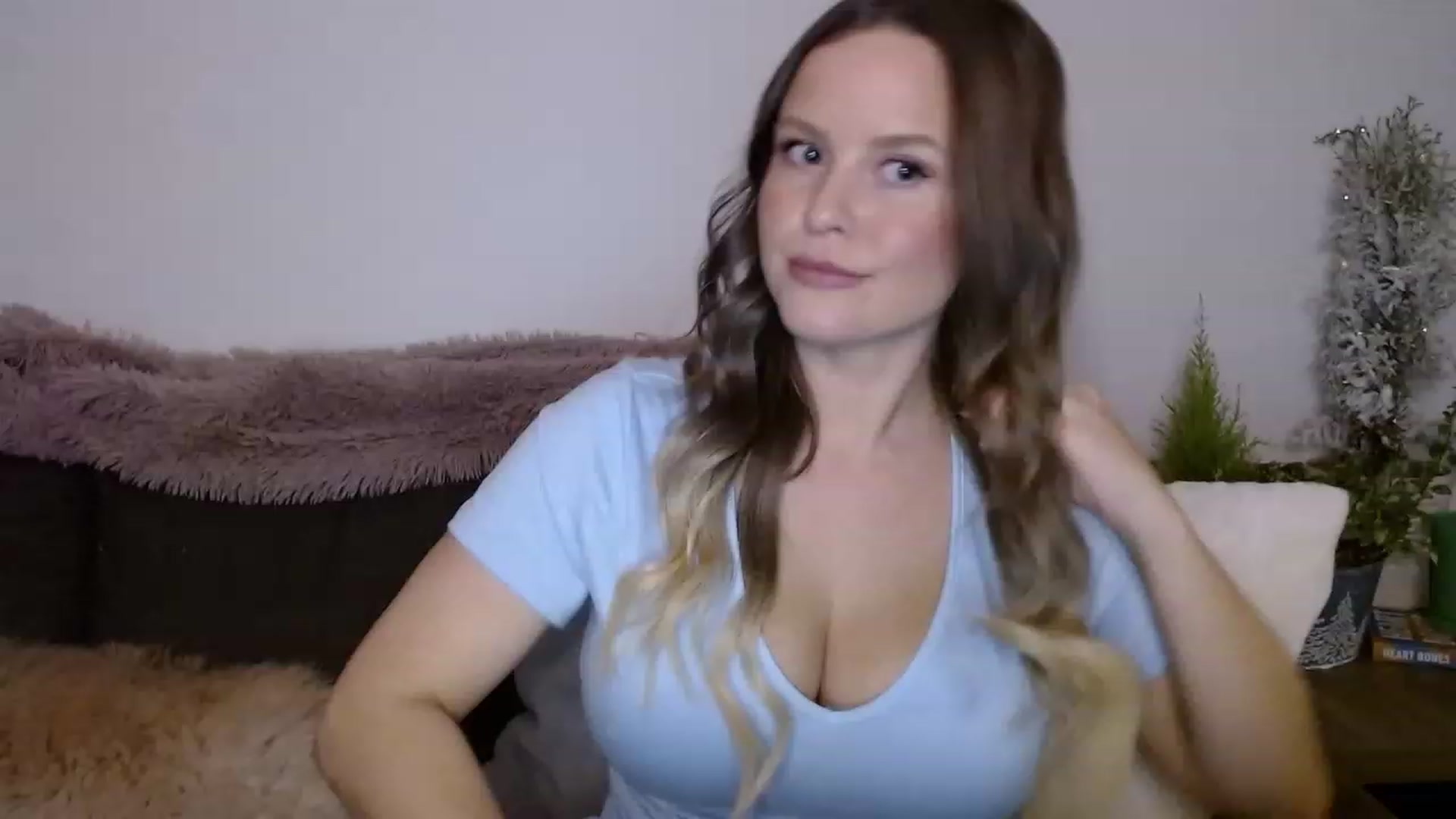 Gallery image thumbnail from sweet__daisy's myfreecams stream on, 03/22/2023, 03:04 image 8 of 20