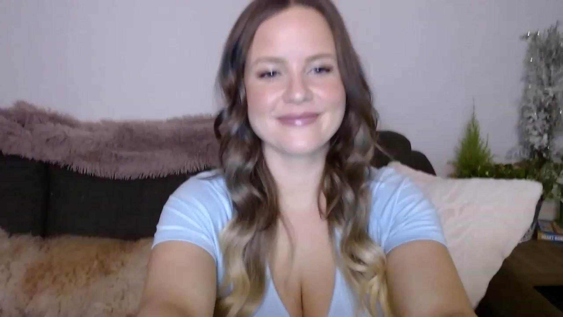 Gallery image thumbnail from sweet__daisy's myfreecams stream on, 03/22/2023, 03:04 image 17 of 20